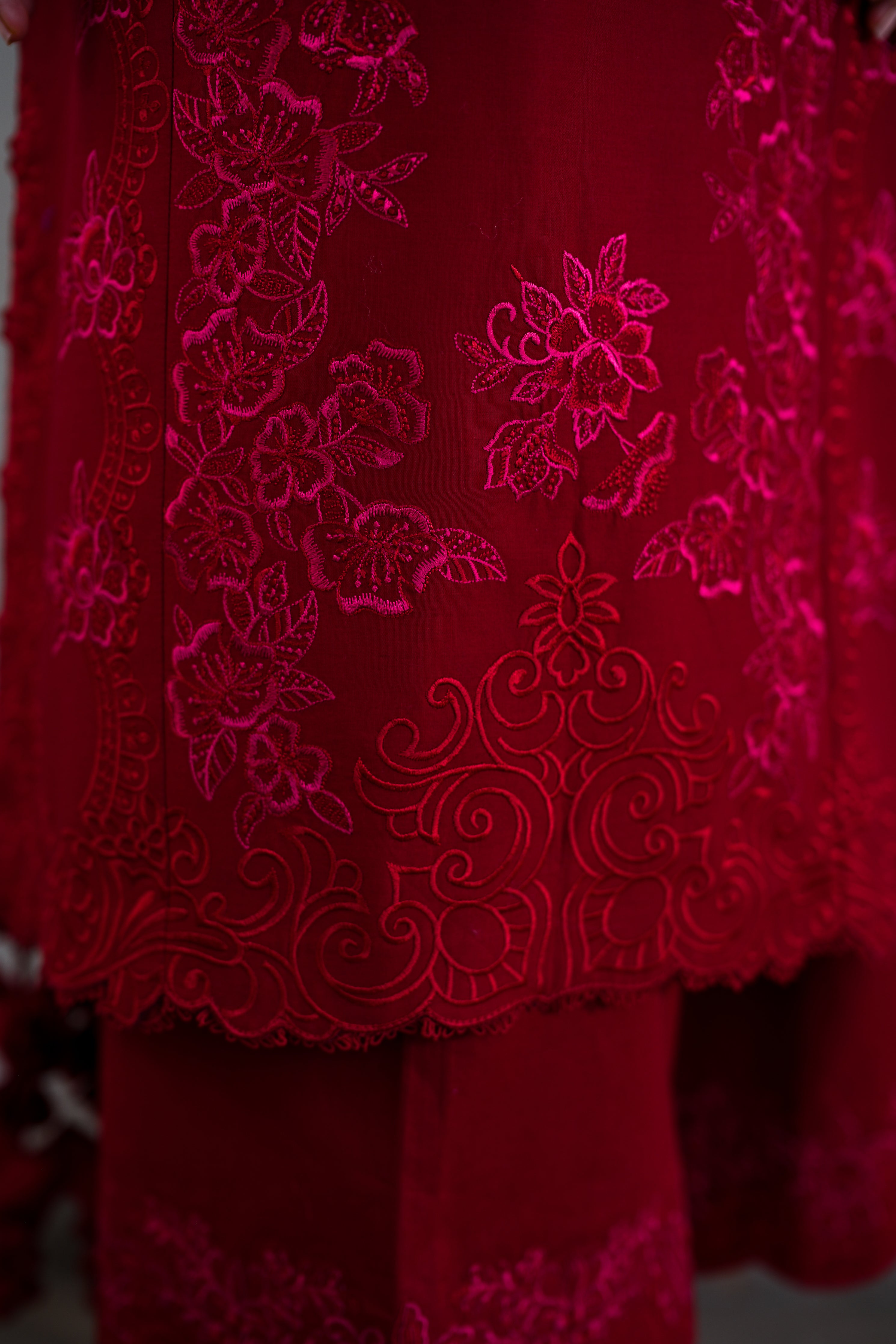 CRIMSON LUXURY PRINTED EMBROIDERED LAWN SET (NEL-25612)