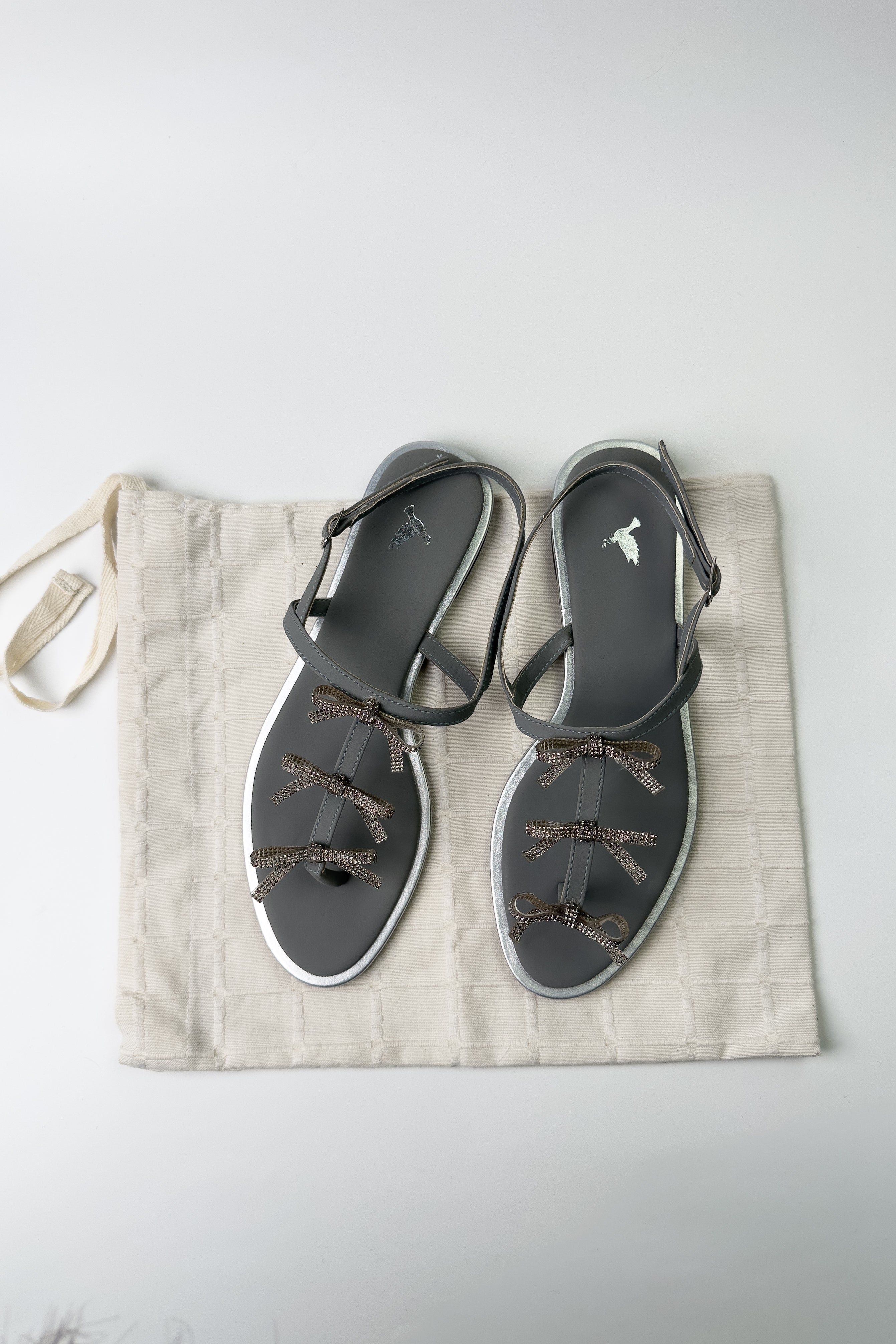 CAOVILLA SILVER FLAT SANDALS (ZBN-25003)