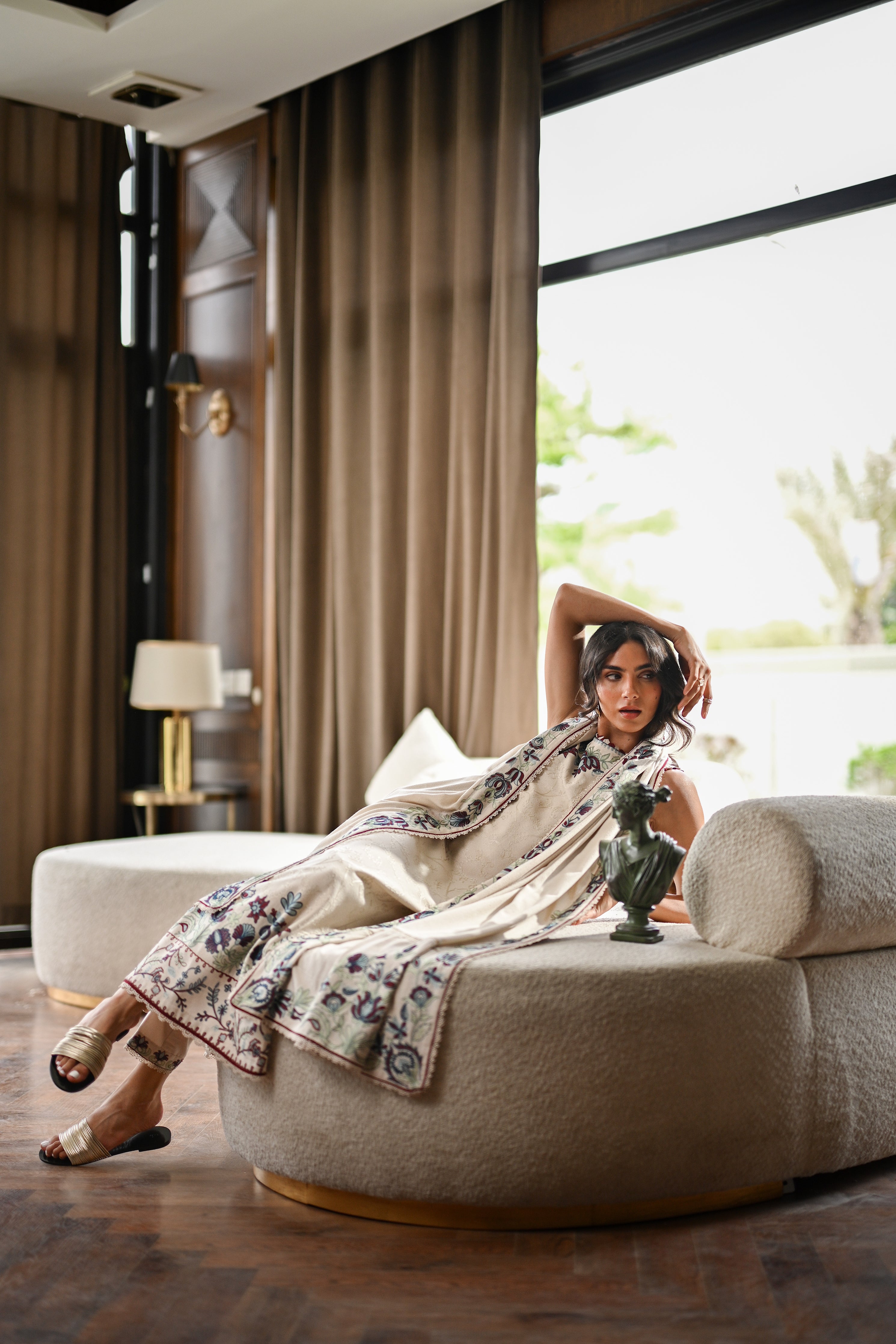 IVORY LUXURY EMBROIDERED KARANDI SET (NEL-25626)