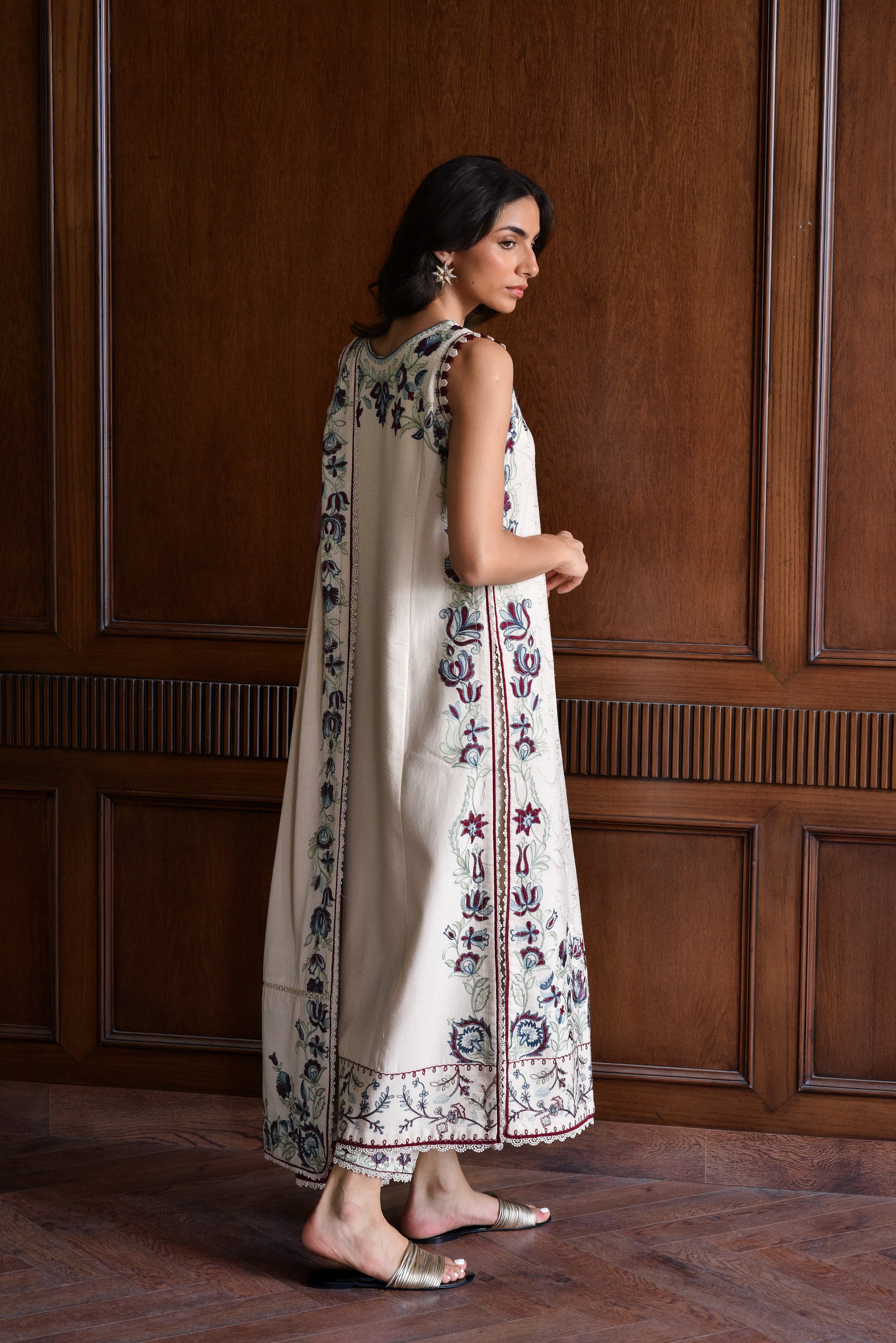 IVORY LUXURY EMBROIDERED KARANDI SET (NEL-25626)