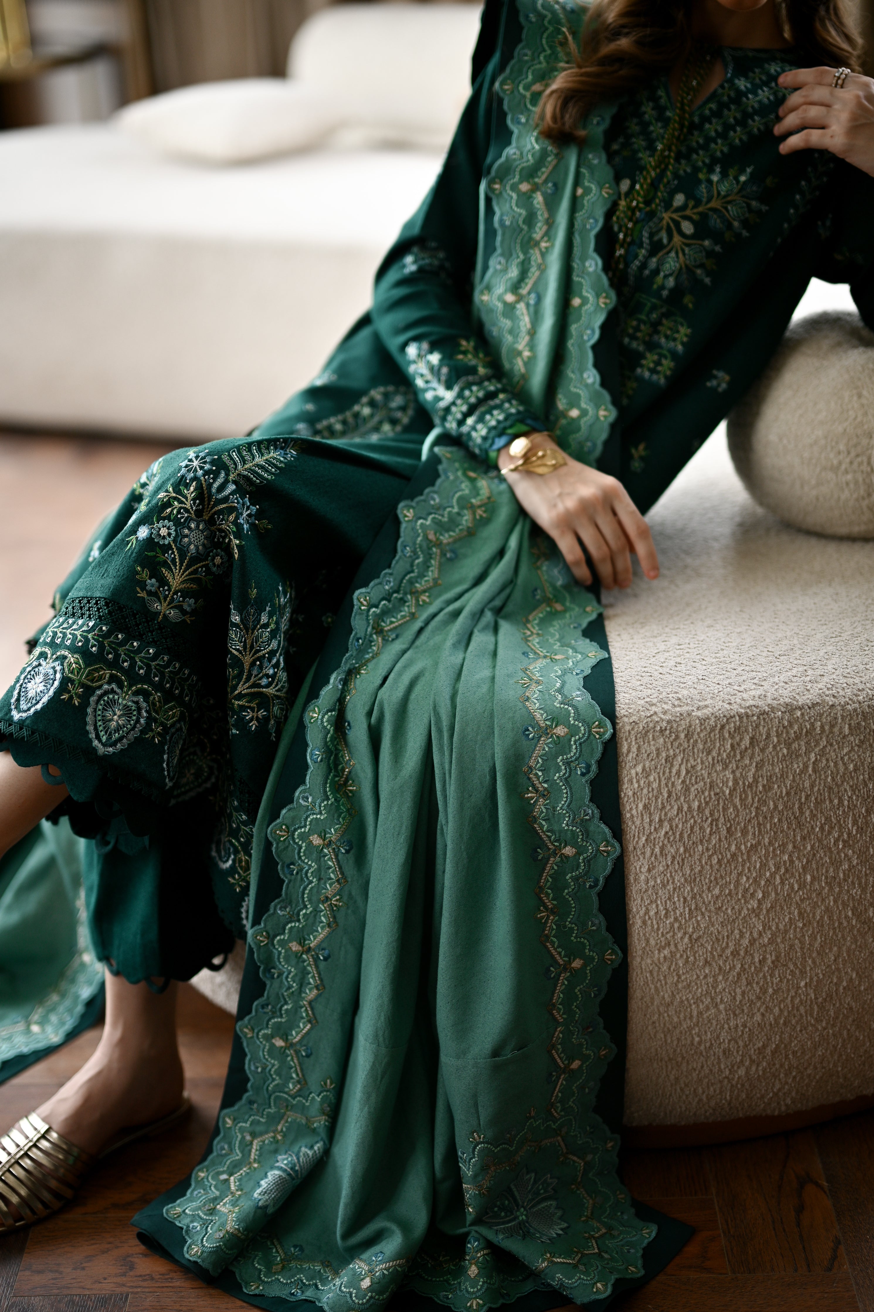 EMERALD GREEN LUXURY EMBROIDERED KARANDI SET (NEL-25623)