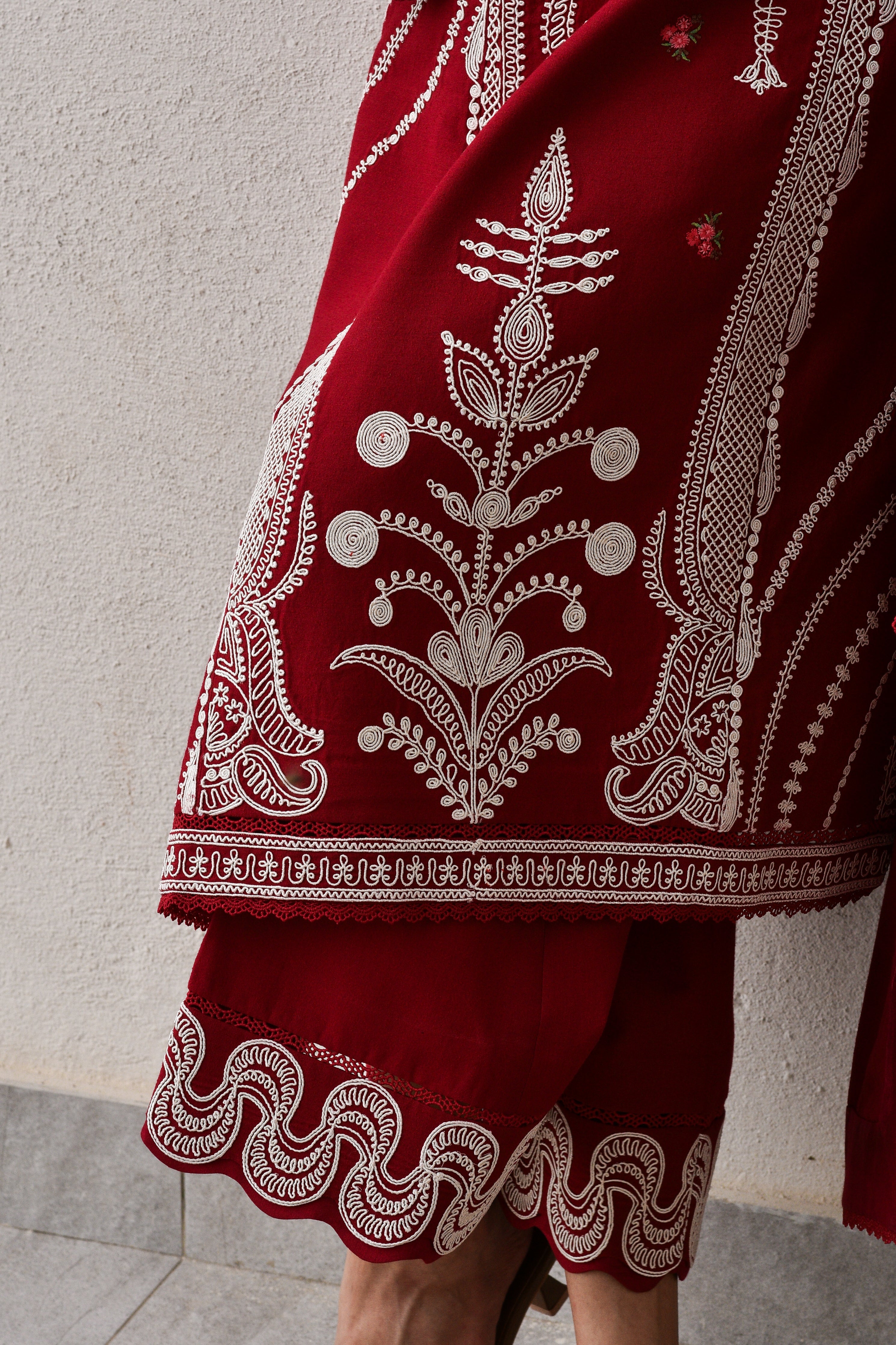 DORI DEEP RED LUXURY EMBROIDERED KARANDI SET (NEL-25629)