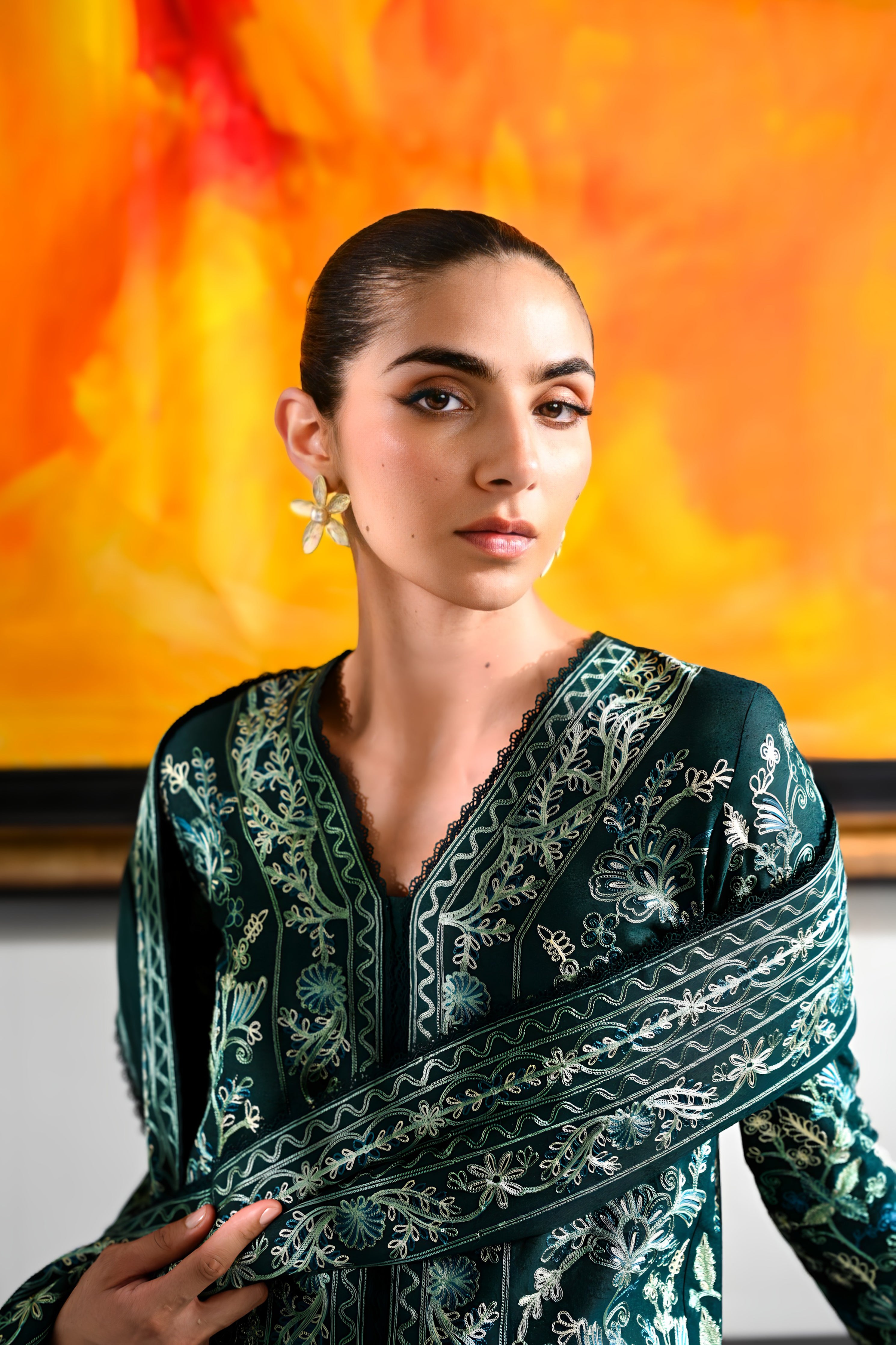 EMERALD GREEN LUXURY AARI EMBROIDERED KARANDI SET (NEL-25636)