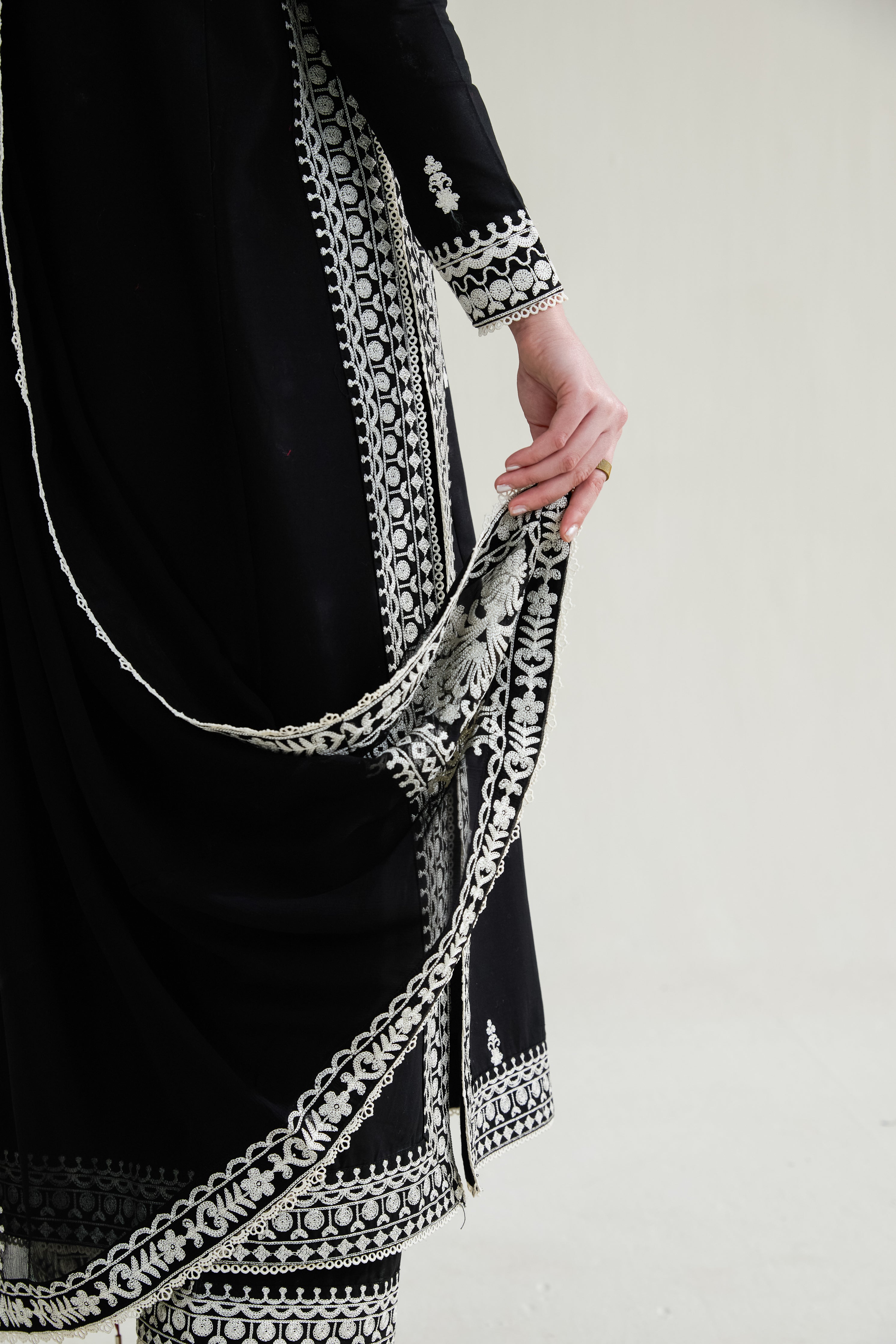 BLACK LUXURY EMBROIDERED LAWN 3PCS SET (NPA3-26402) - READY TO WEAR