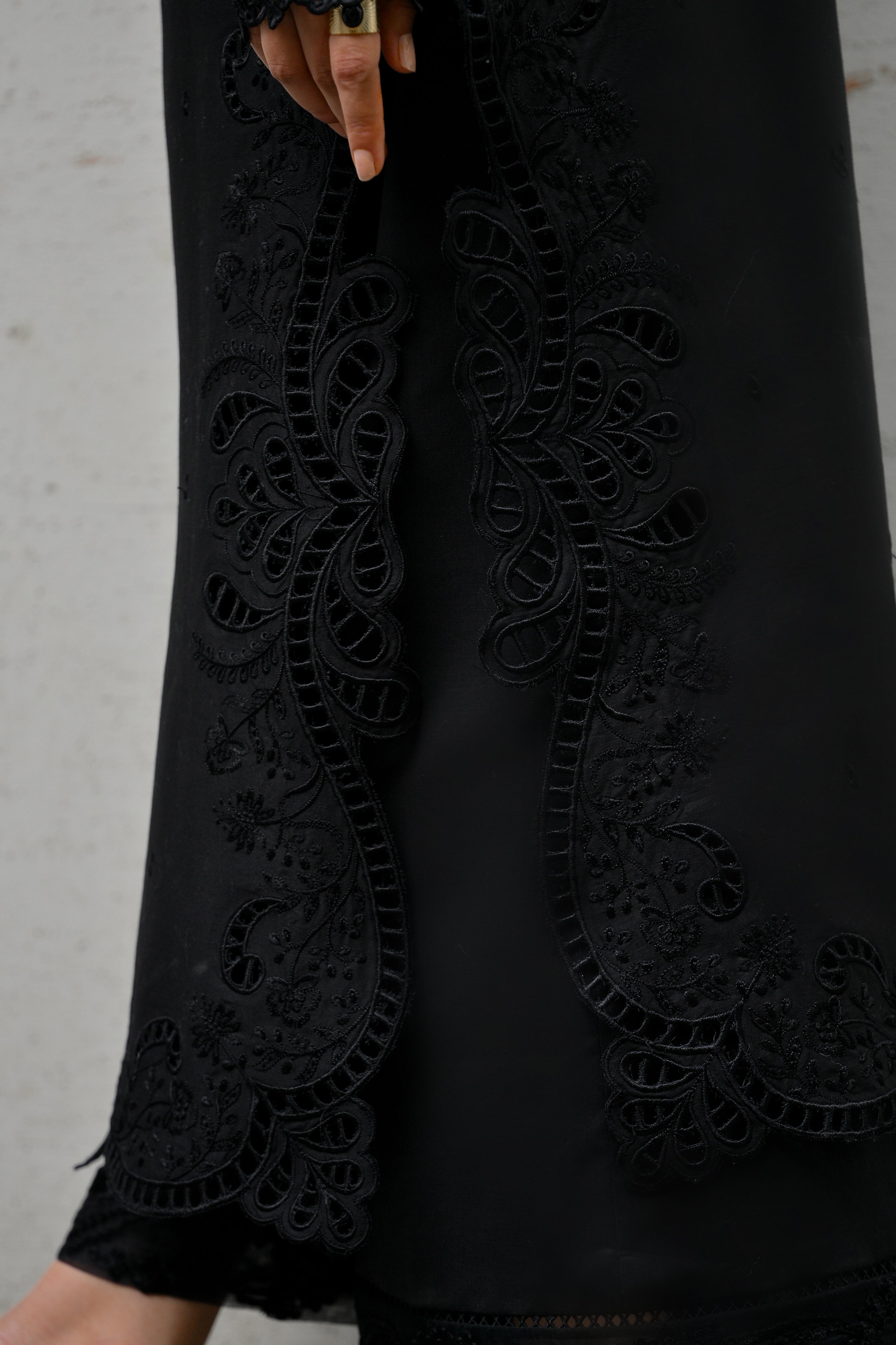 WATERMELON / BLACK LUXURY PRINTED EMBROIDERED LAWN SET (NEL-25611)