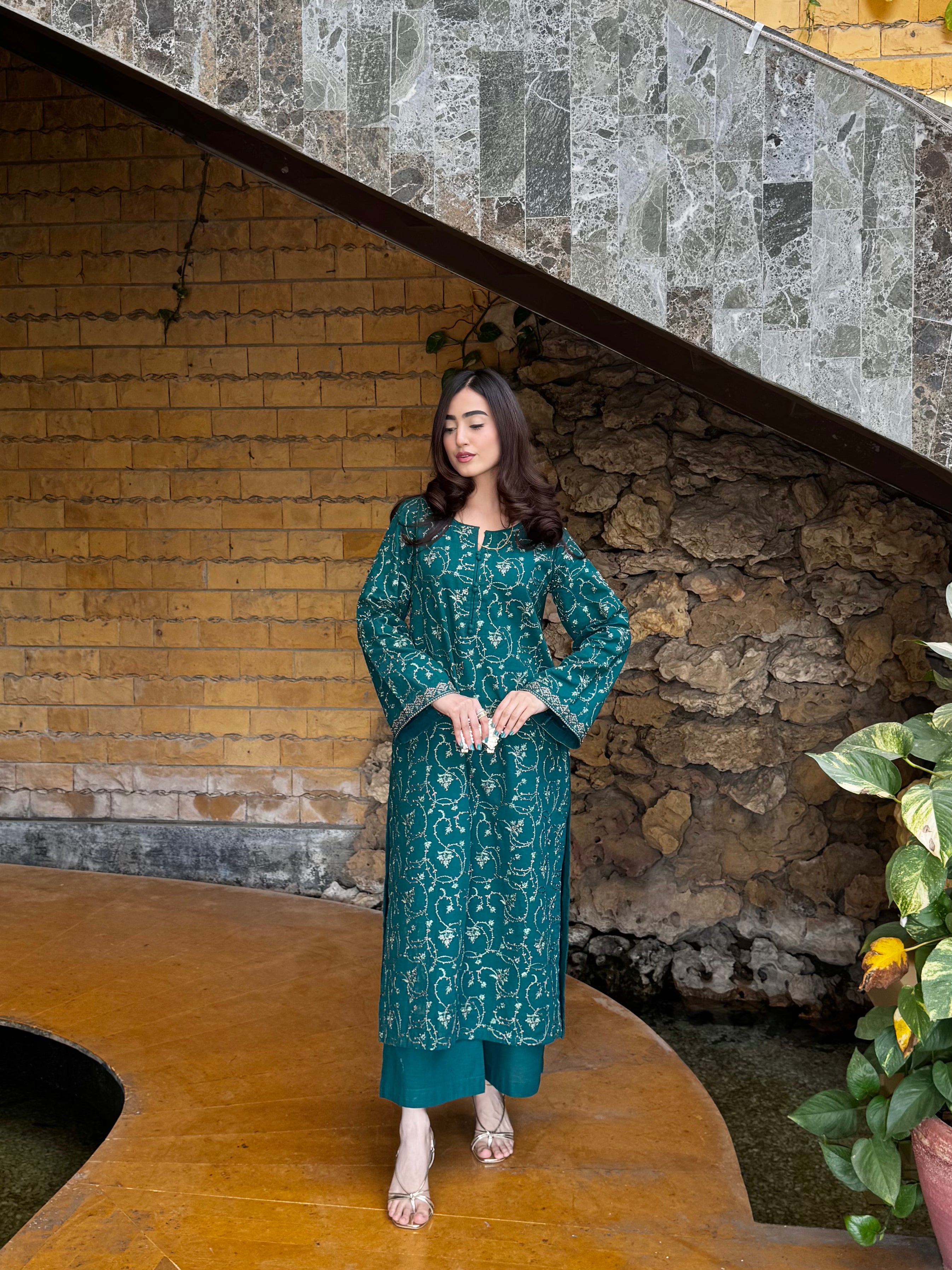 EMERALD GREEN LUXURY EMBROIDERED KHADDAR 2PCS SET (NPA2-25322)-READY TO WEAR