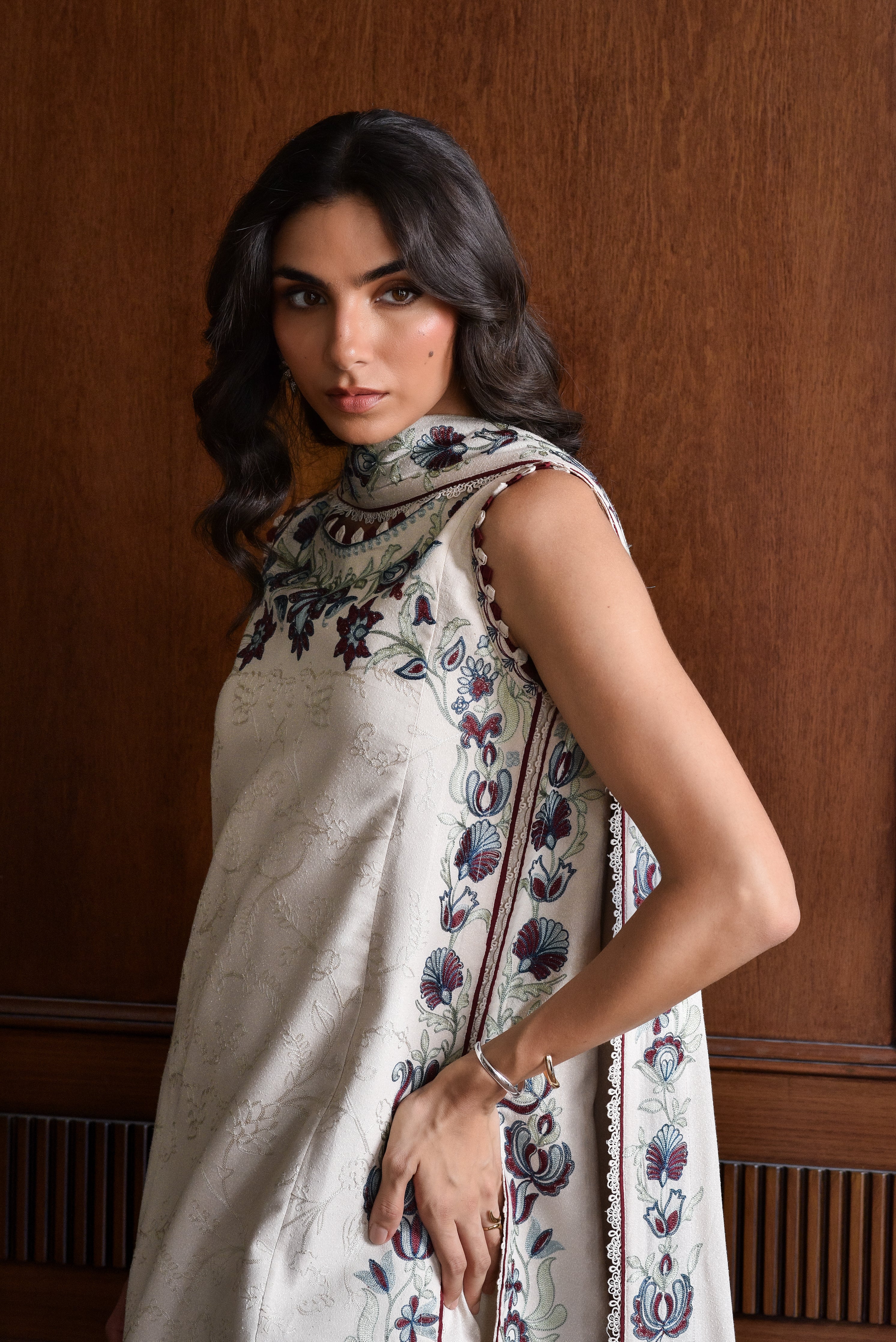 IVORY LUXURY EMBROIDERED KARANDI SET (NEL-25626)