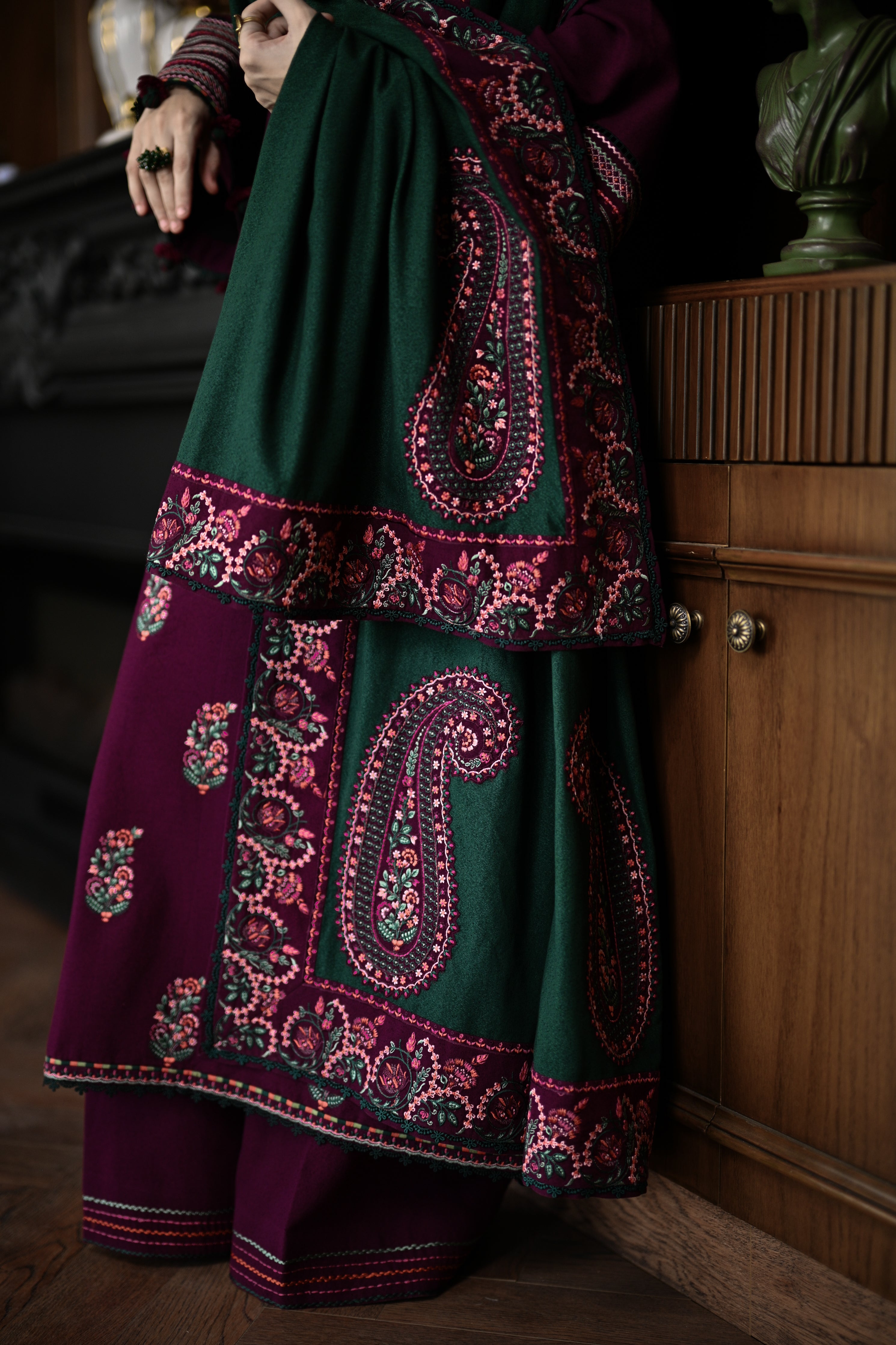 DEEP PLUM LUXURY EMBROIDERED KARANDI SET (NEL-25627)