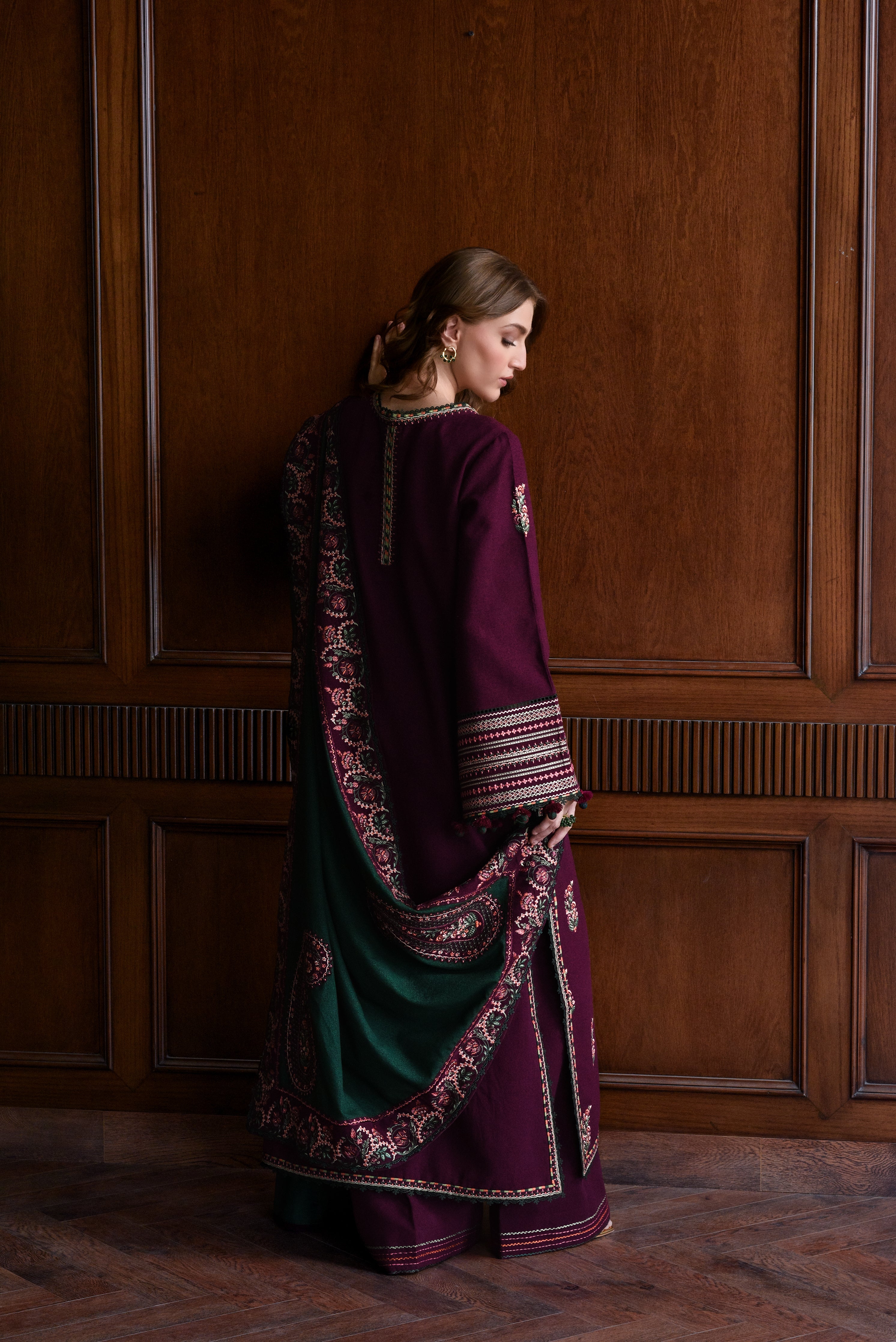 DEEP PLUM LUXURY EMBROIDERED KARANDI SET (NEL-25627)