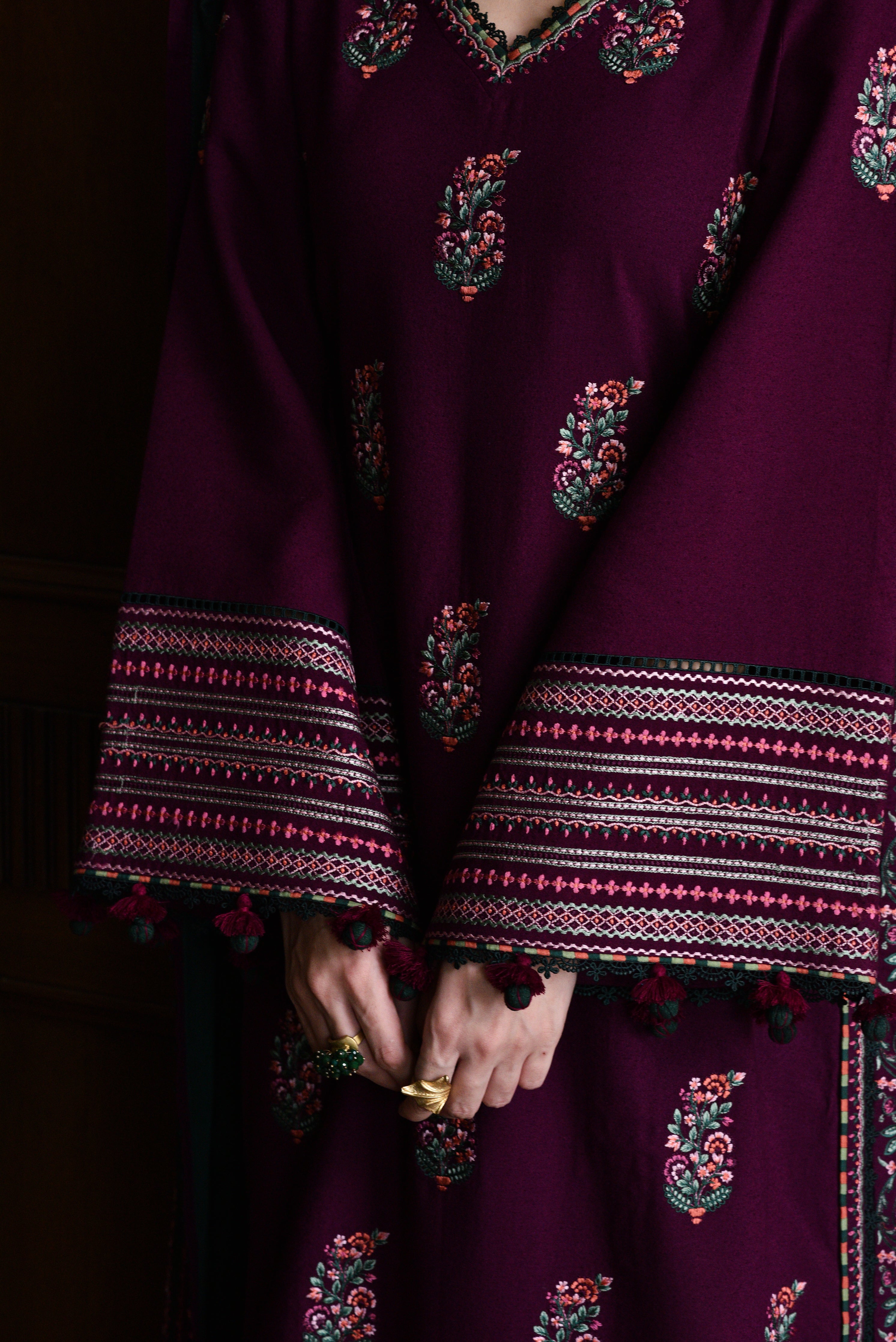 DEEP PLUM LUXURY EMBROIDERED KARANDI SET (NEL-25627)