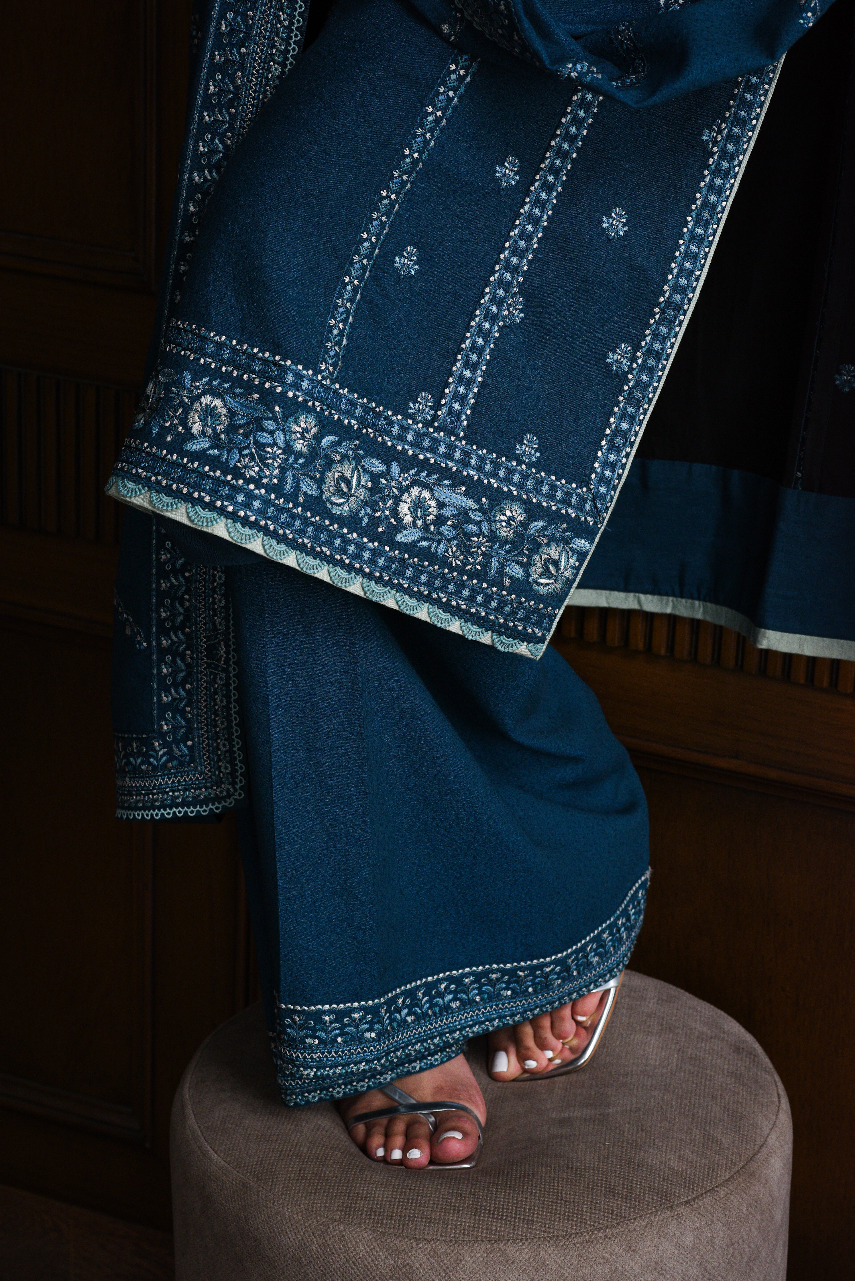 TEAL BLUE LUXURY EMBROIDERED KARANDI SET (NEL-25625)