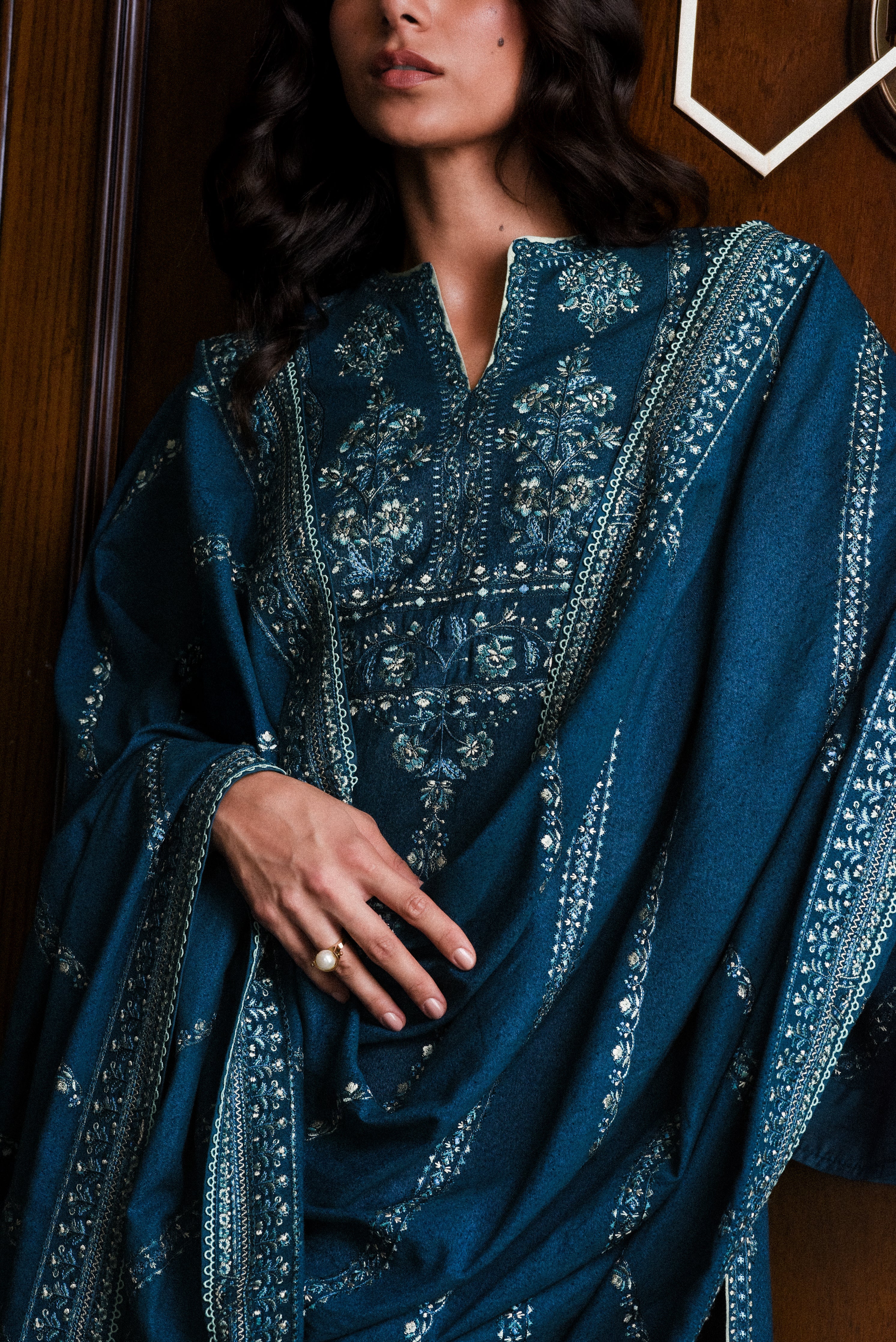 TEAL BLUE LUXURY EMBROIDERED KARANDI SET (NEL-25625)