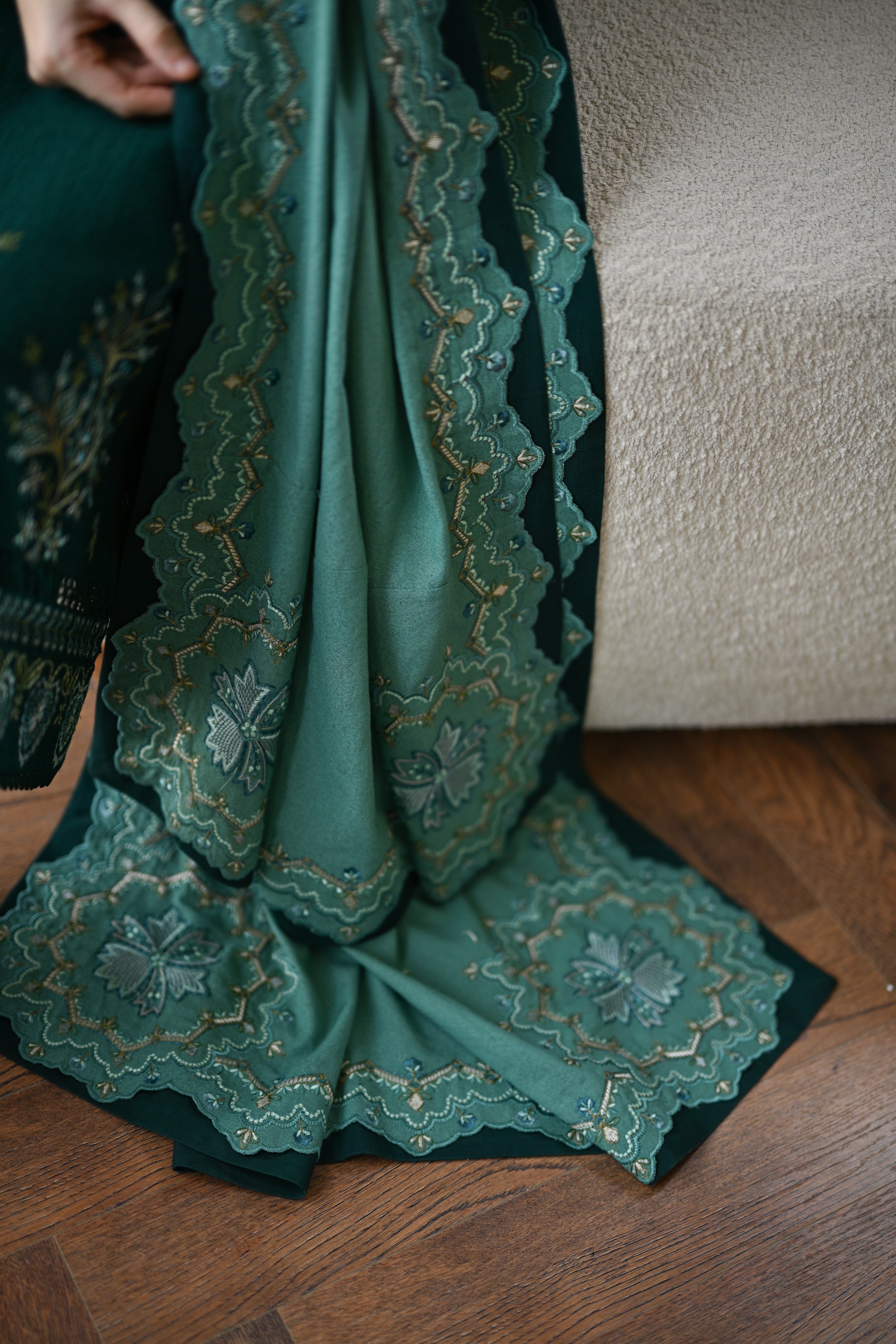 EMERALD GREEN LUXURY EMBROIDERED KARANDI SET (NEL-25623)