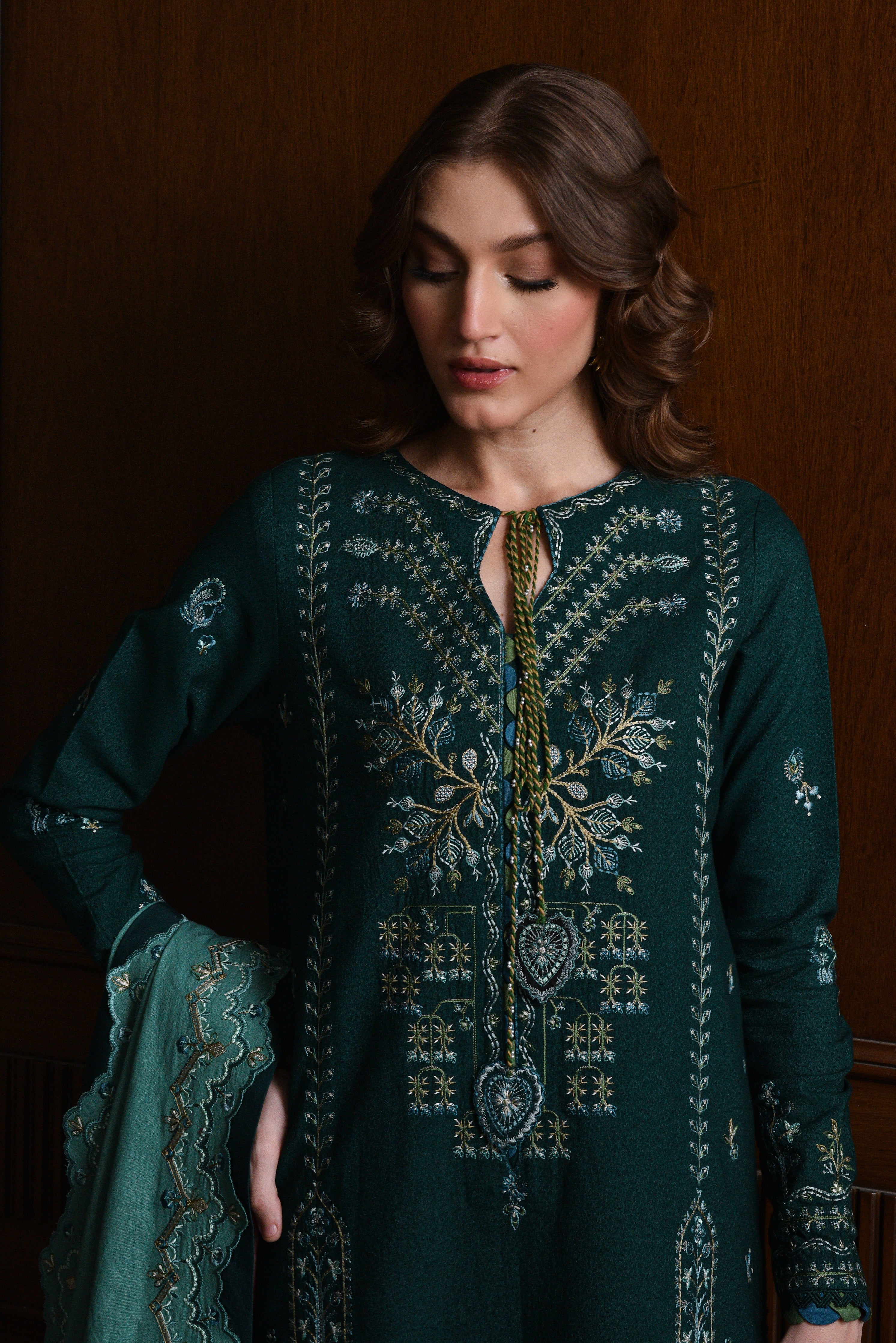 EMERALD GREEN LUXURY EMBROIDERED KARANDI SET (NEL-25623)