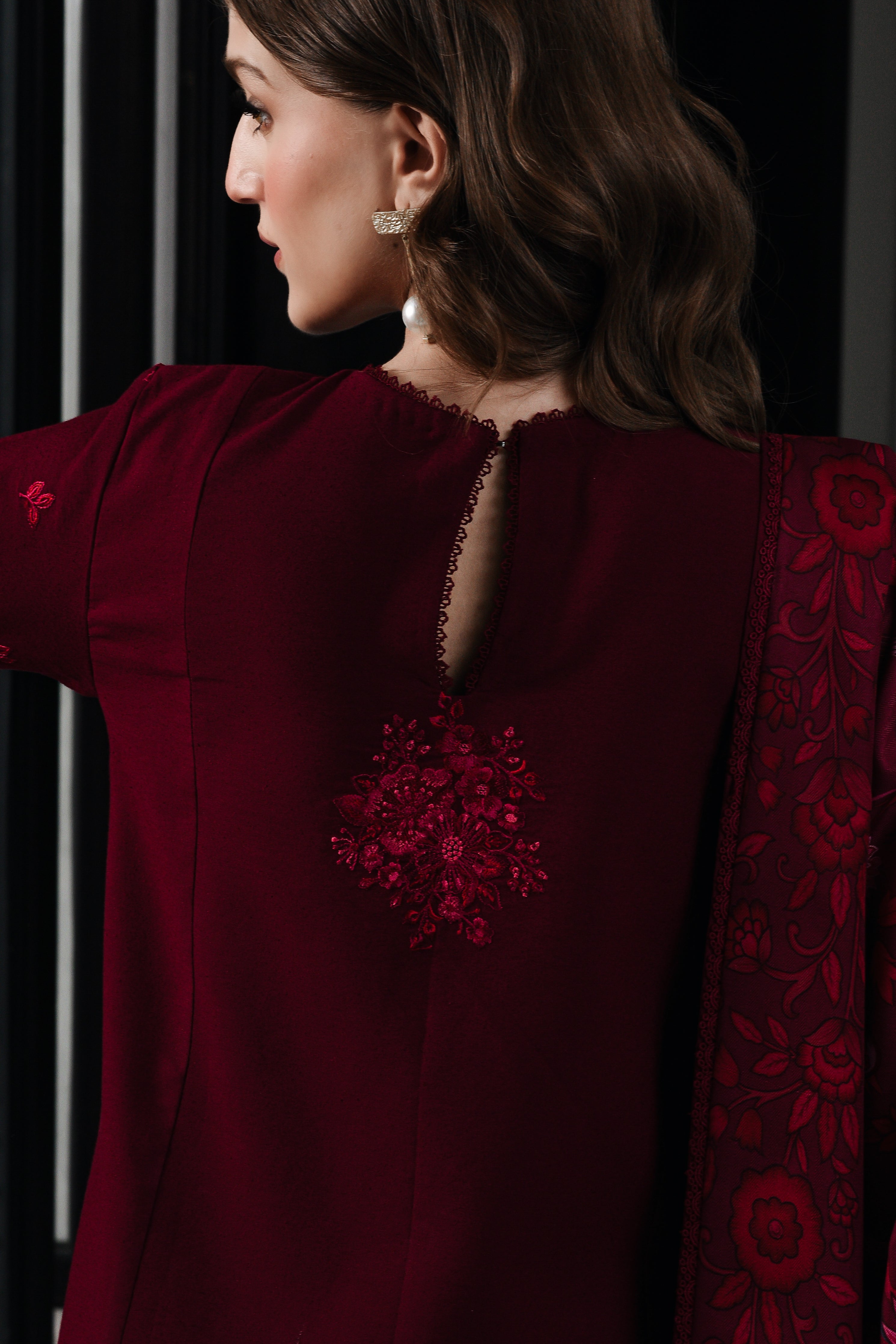 MAROON LUXURY EMBROIDERED KARANDI SET (NEL-25622)