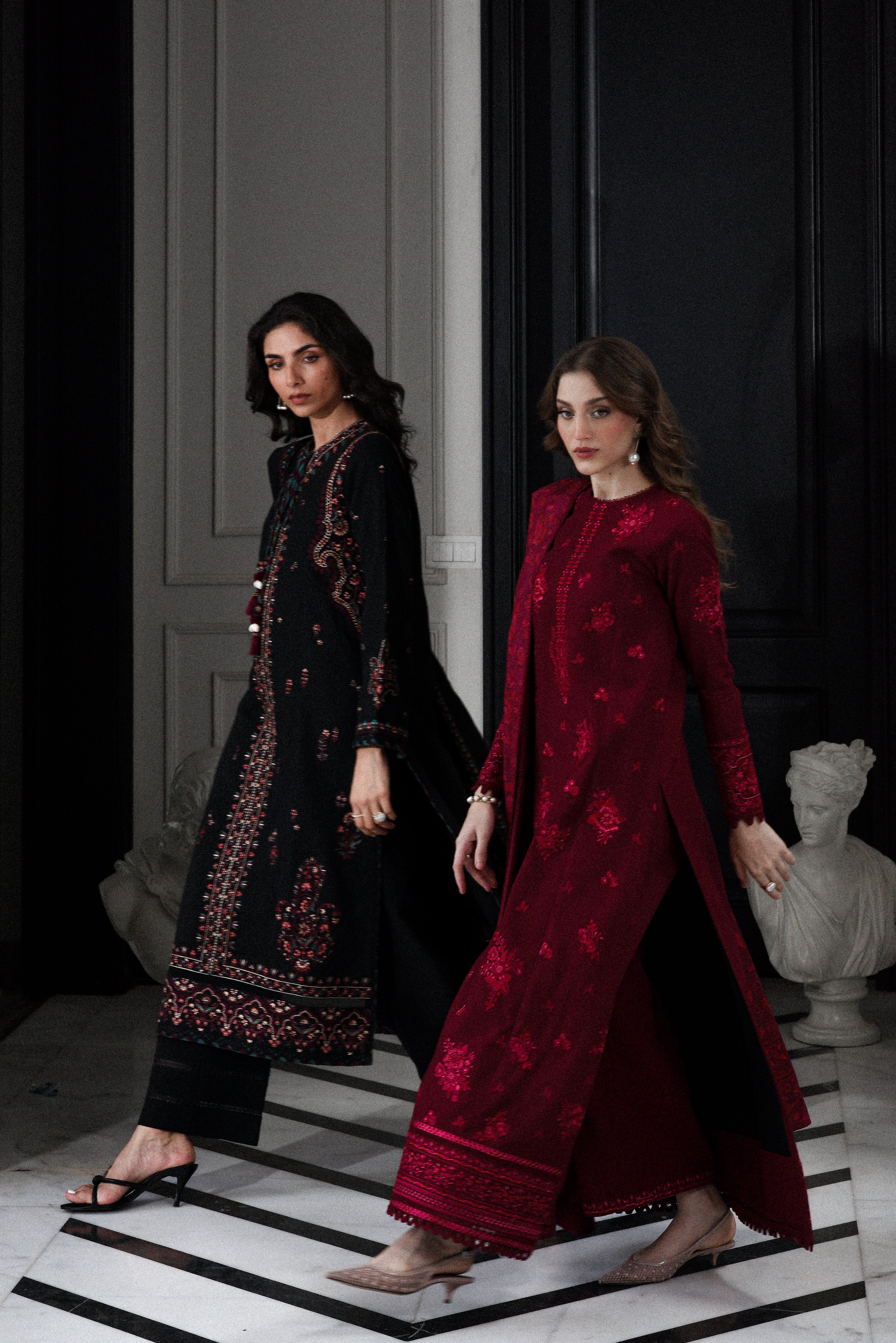 MAROON LUXURY EMBROIDERED KARANDI SET (NEL-25622)