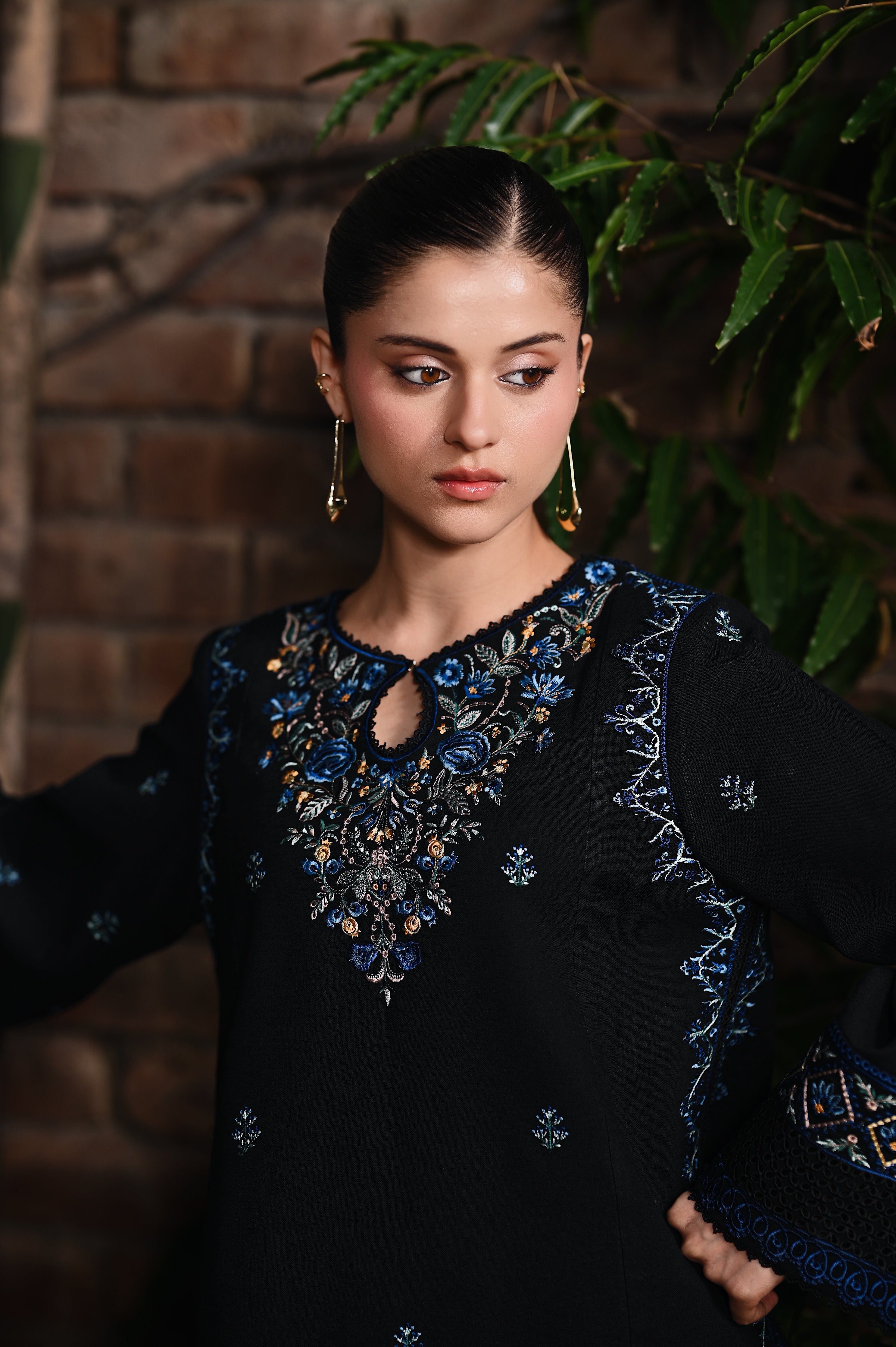 MIDNIGHT PETAL LUXURY EMBROIDERED KARANDI 2PCS SET (NPA2-25314)-READY TO WEAR