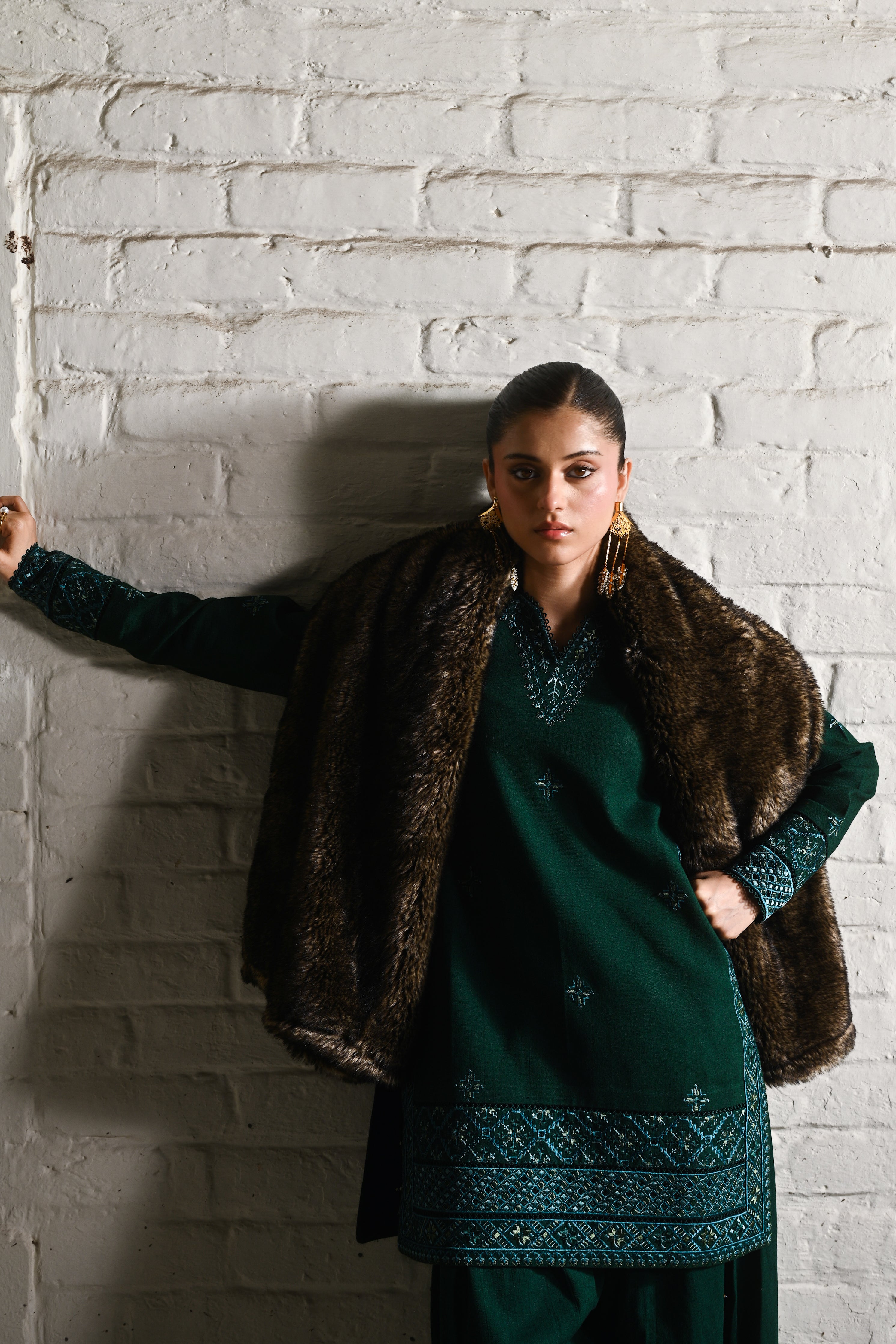 EMERALD GREEN LUXURY EMBROIDERED KARANDI 2PCS SET (NPA2-25317)-READY TO WEAR