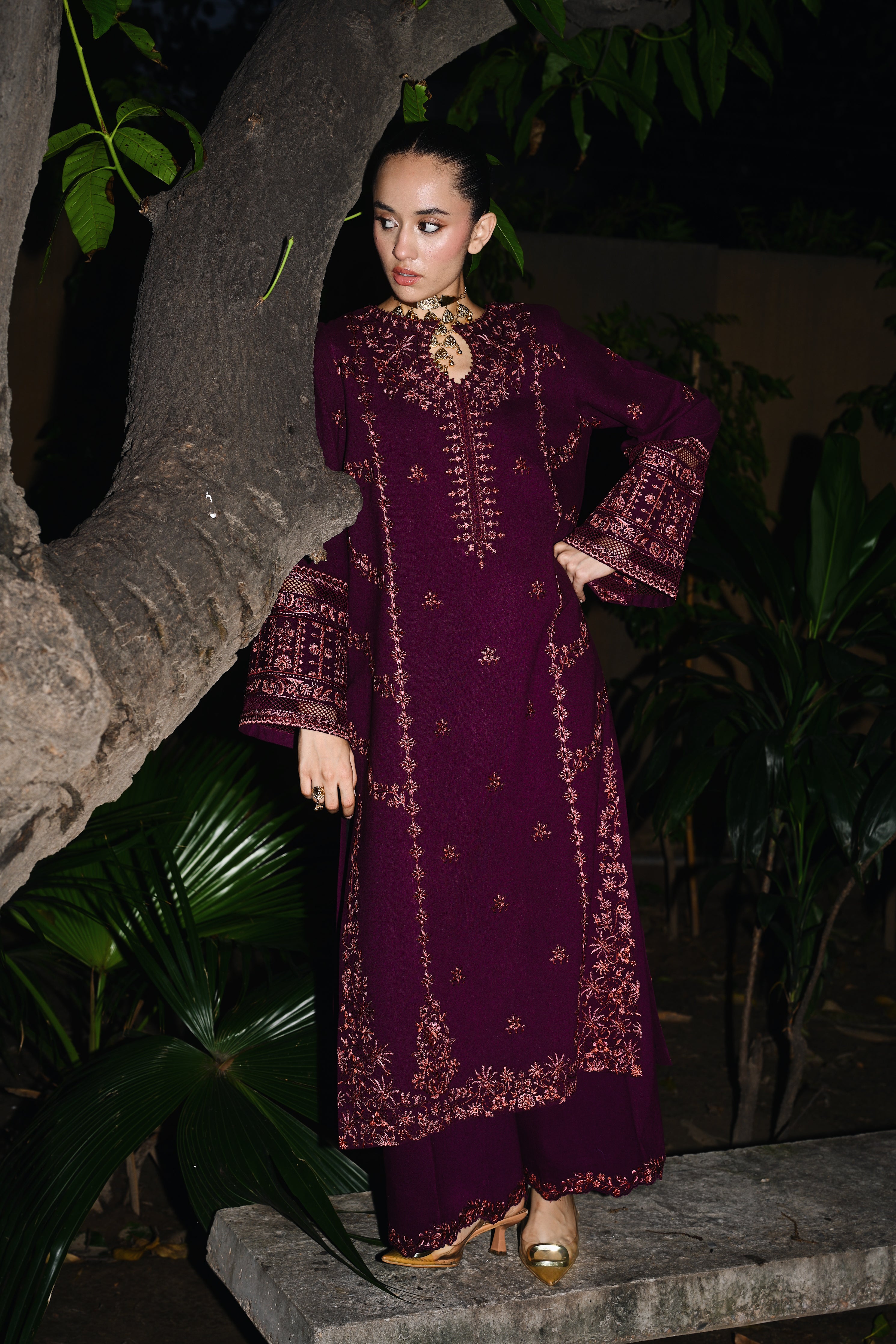 DEEP PLUM LUXURY EMBROIDERED KARANDI 2PCS SET (NPA2-25318)-READY TO WEAR