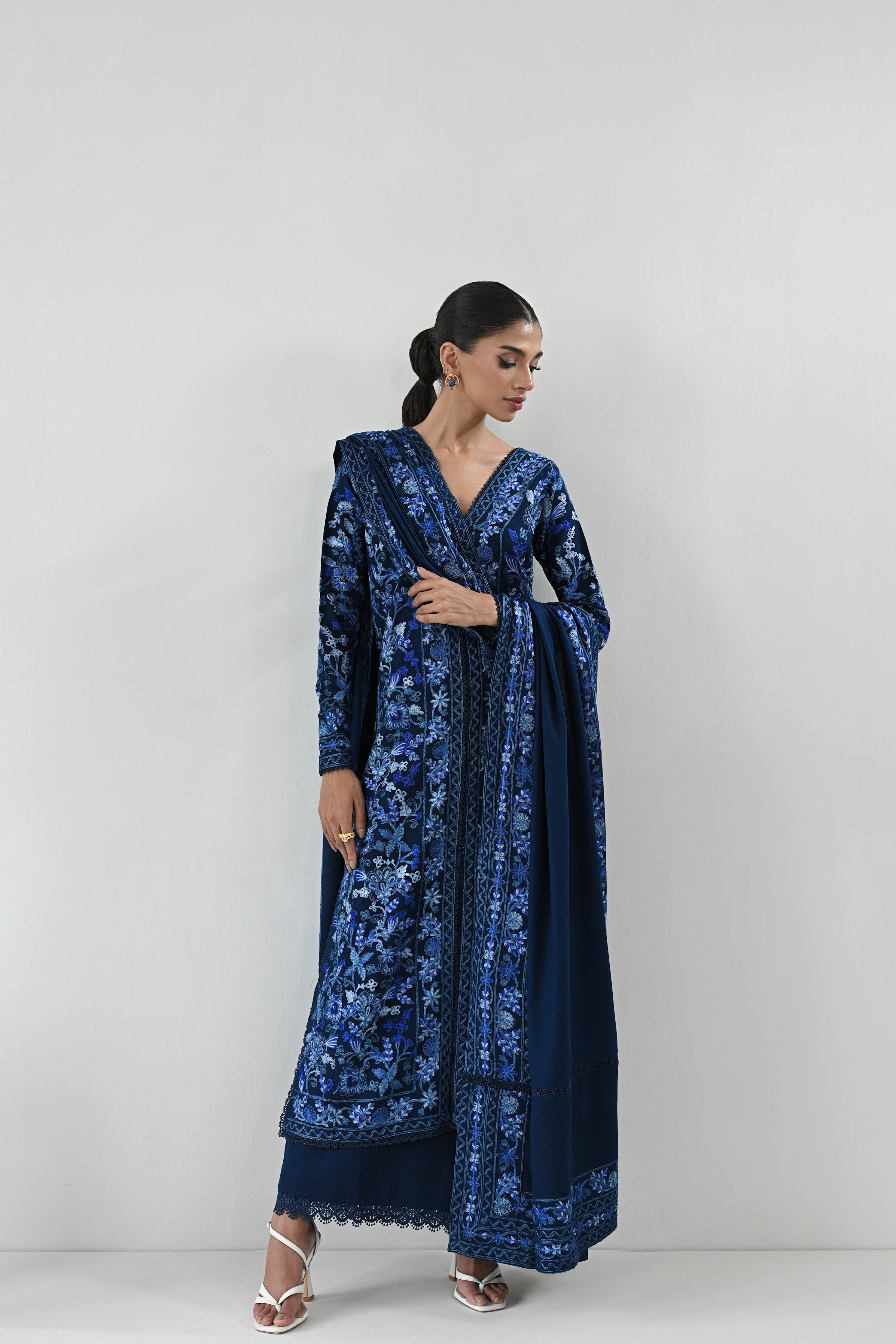 NAVY BLUE LUXURY AARI EMBROIDERED KARANDI SET (NEL-24624)