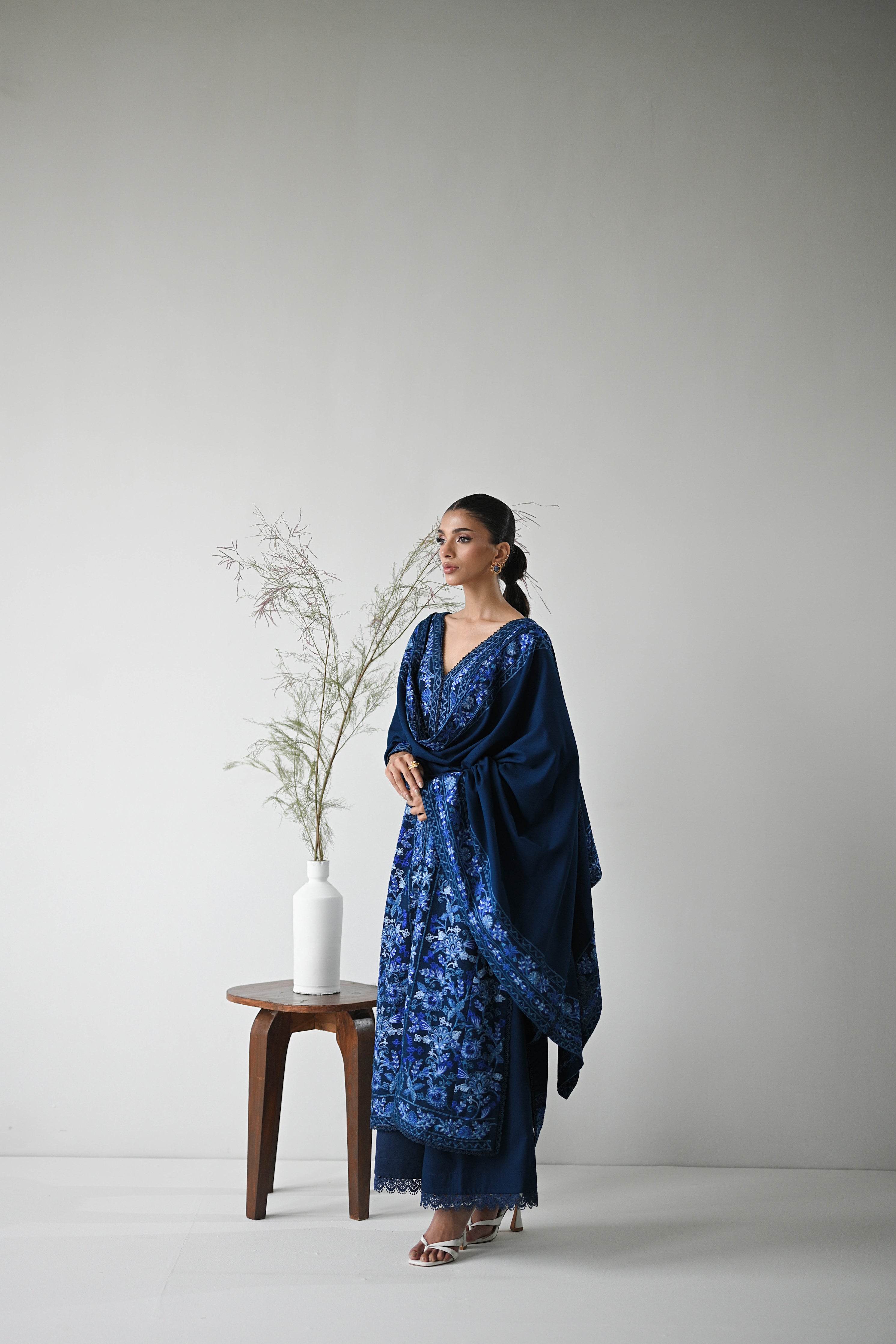 NAVY BLUE LUXURY AARI EMBROIDERED KARANDI SET (NEL-24624)