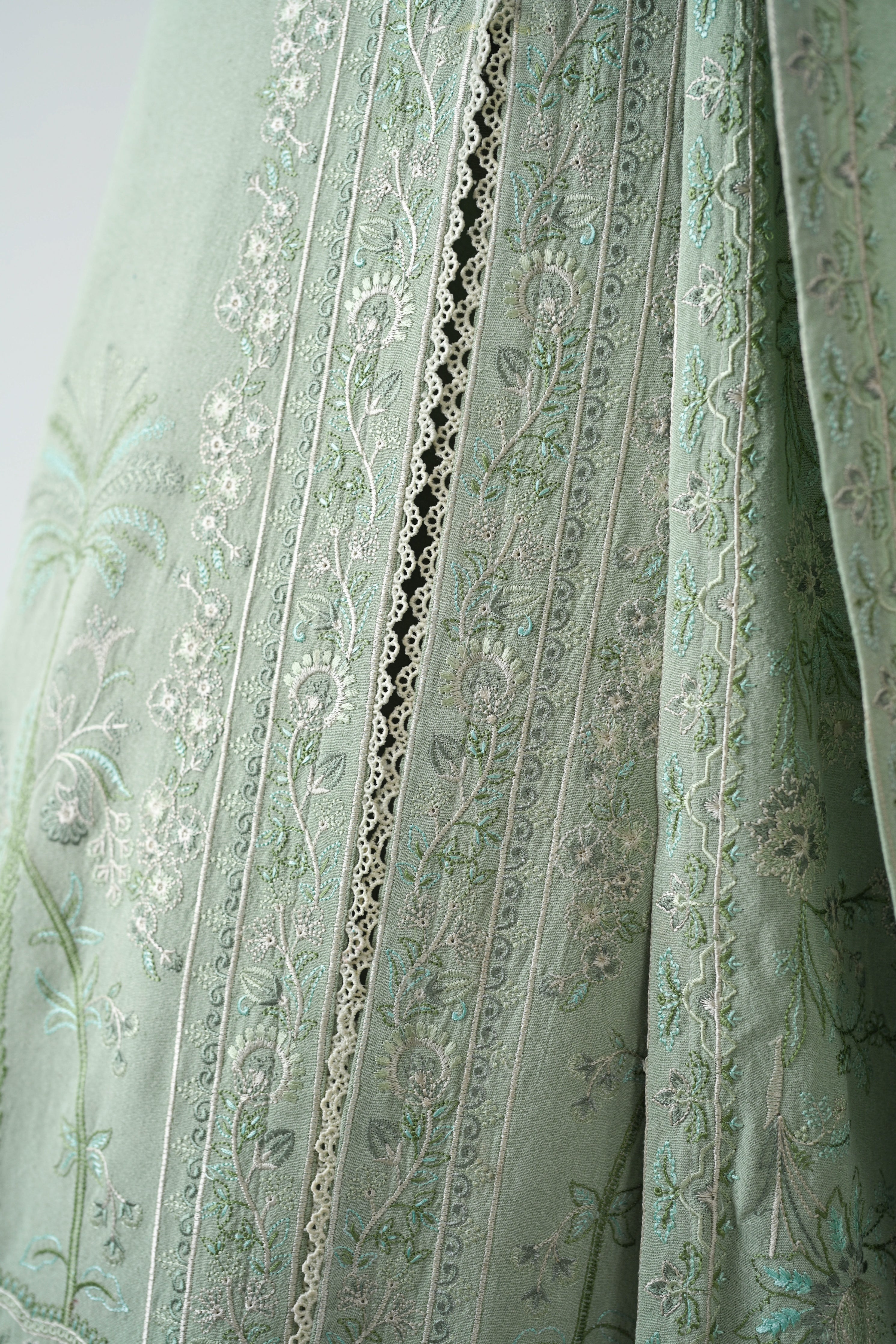 GLACIAL PASTEL GREEN LUXURY EMBROIDERED KARANDI SET (NEL-24627)