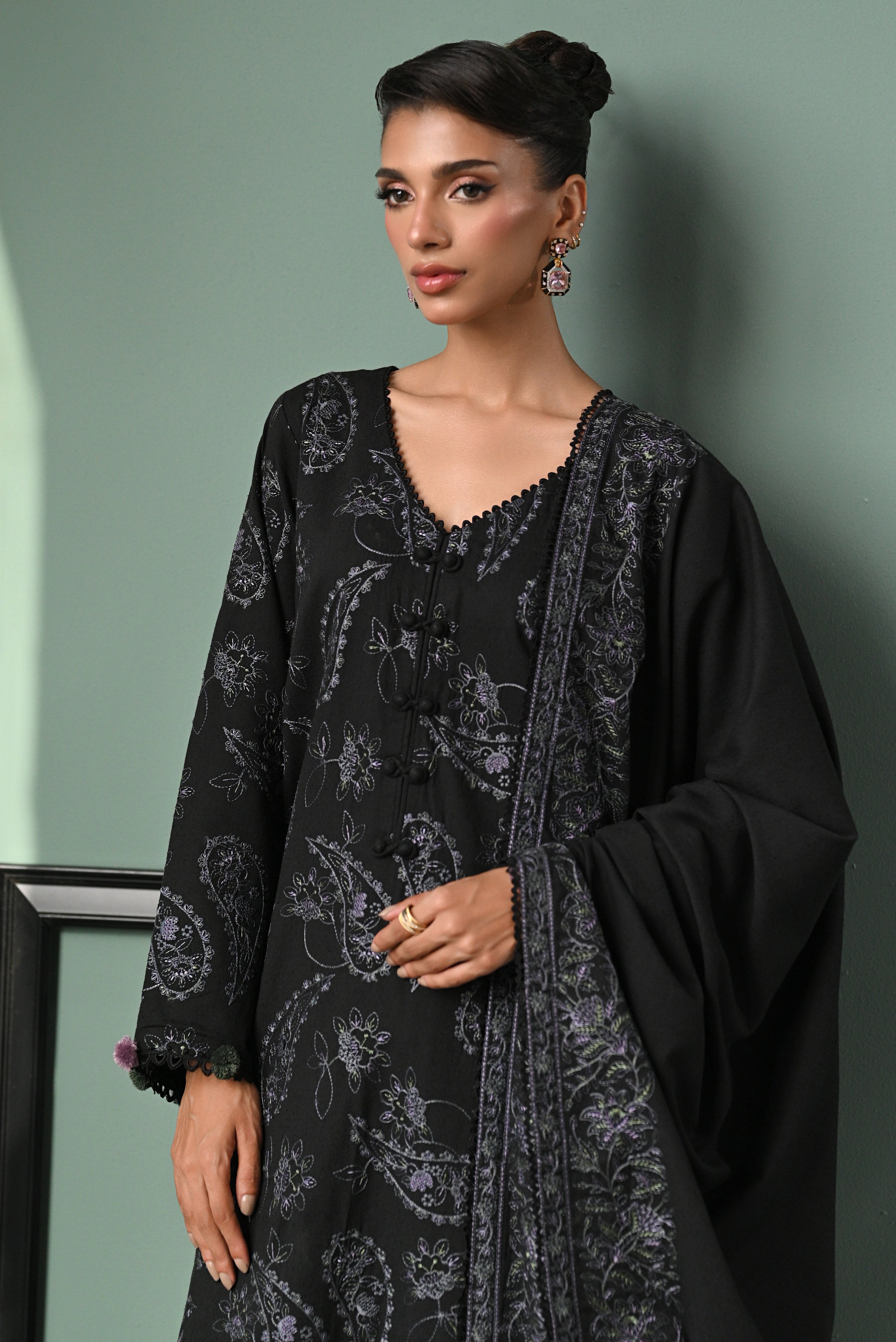 BLACK  LUXURY EMBROIDERED KARANDI SET  (NEL-24623)