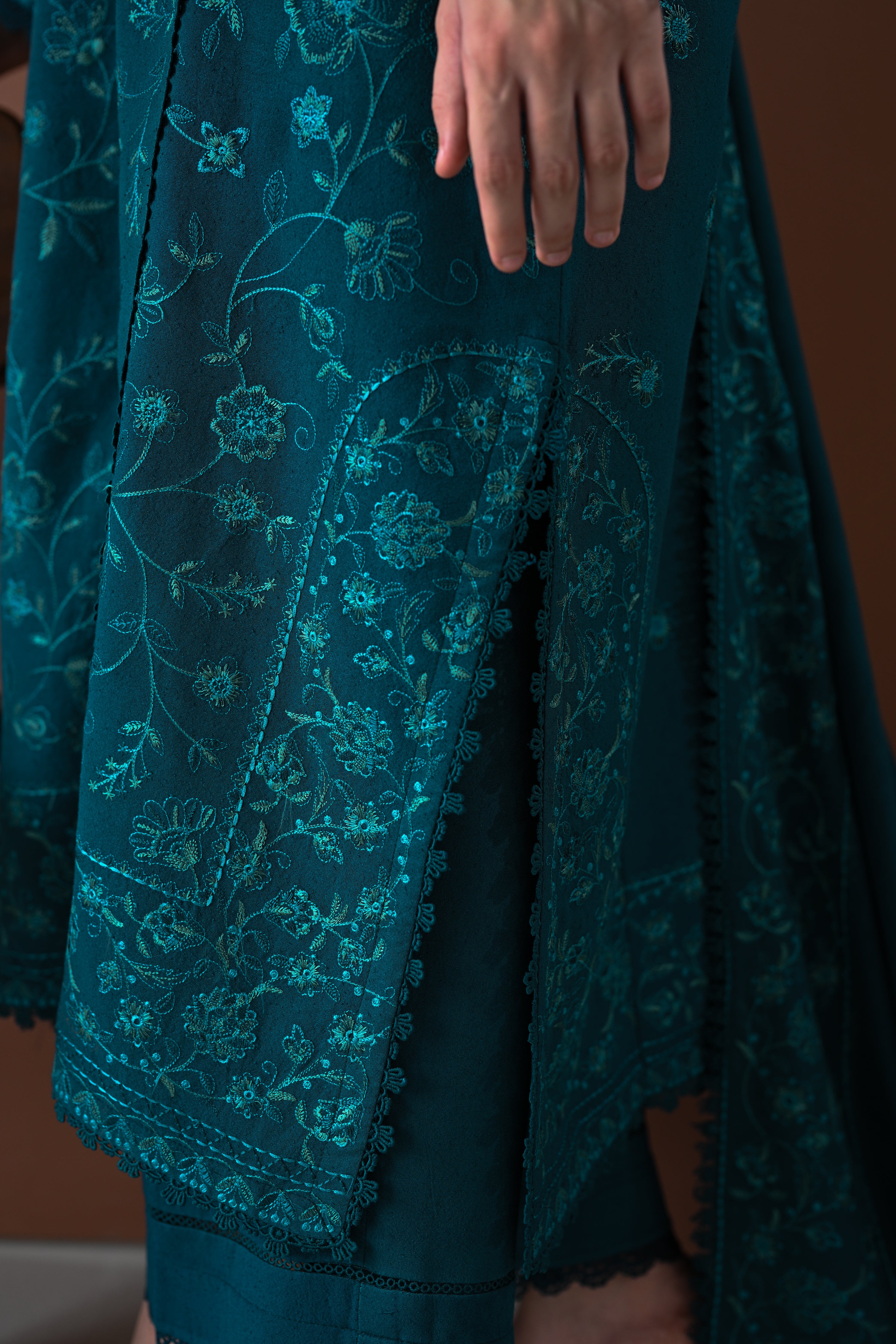 TEAL LUXURY EMBROIDERED KARANDI SET (NEL-24625)