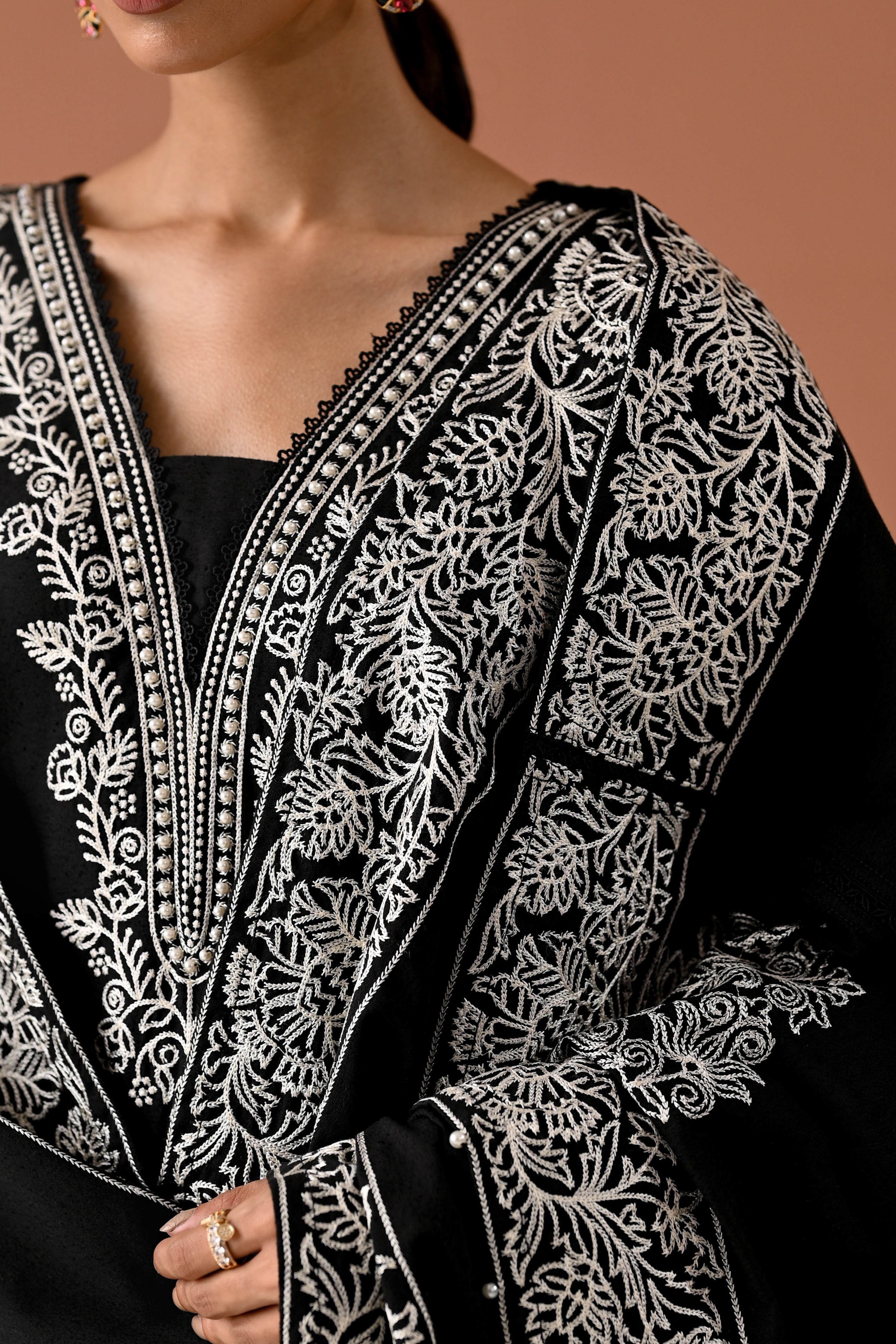 BLACK MOON LUXURY EMBROIDERED KARANDI SET (NEL-24632)