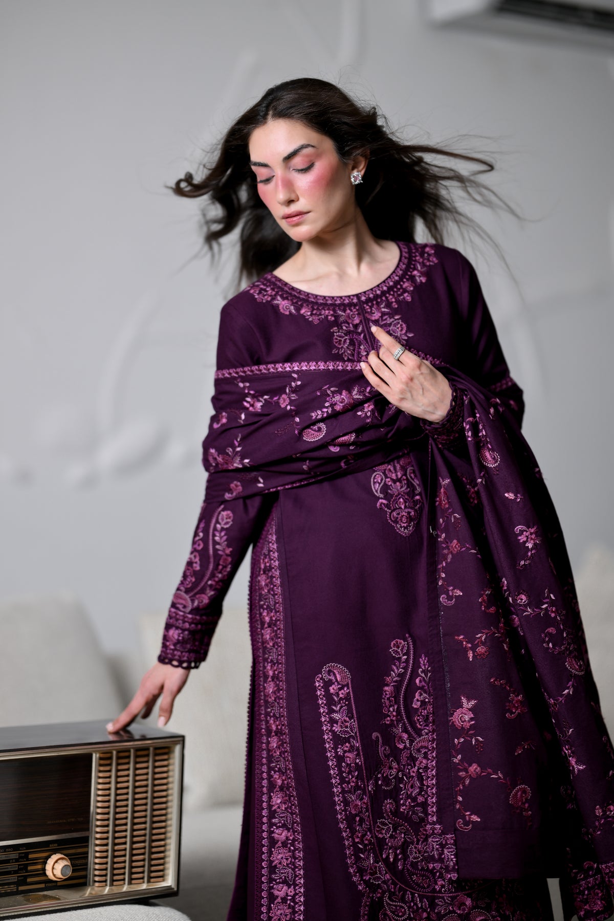DALIA - DEEP PLUM LUXURY EMBROIDERED KARANDI 3PCS SET (NEL-26635)