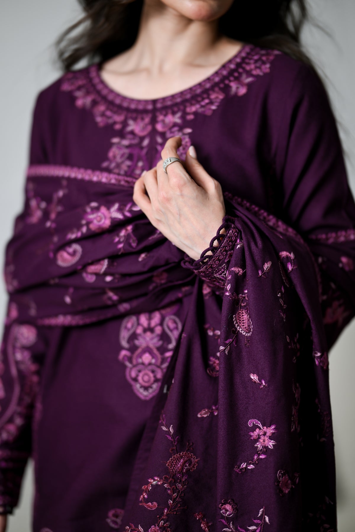 DALIA - DEEP PLUM LUXURY EMBROIDERED KARANDI 3PCS SET (NEL-26635)