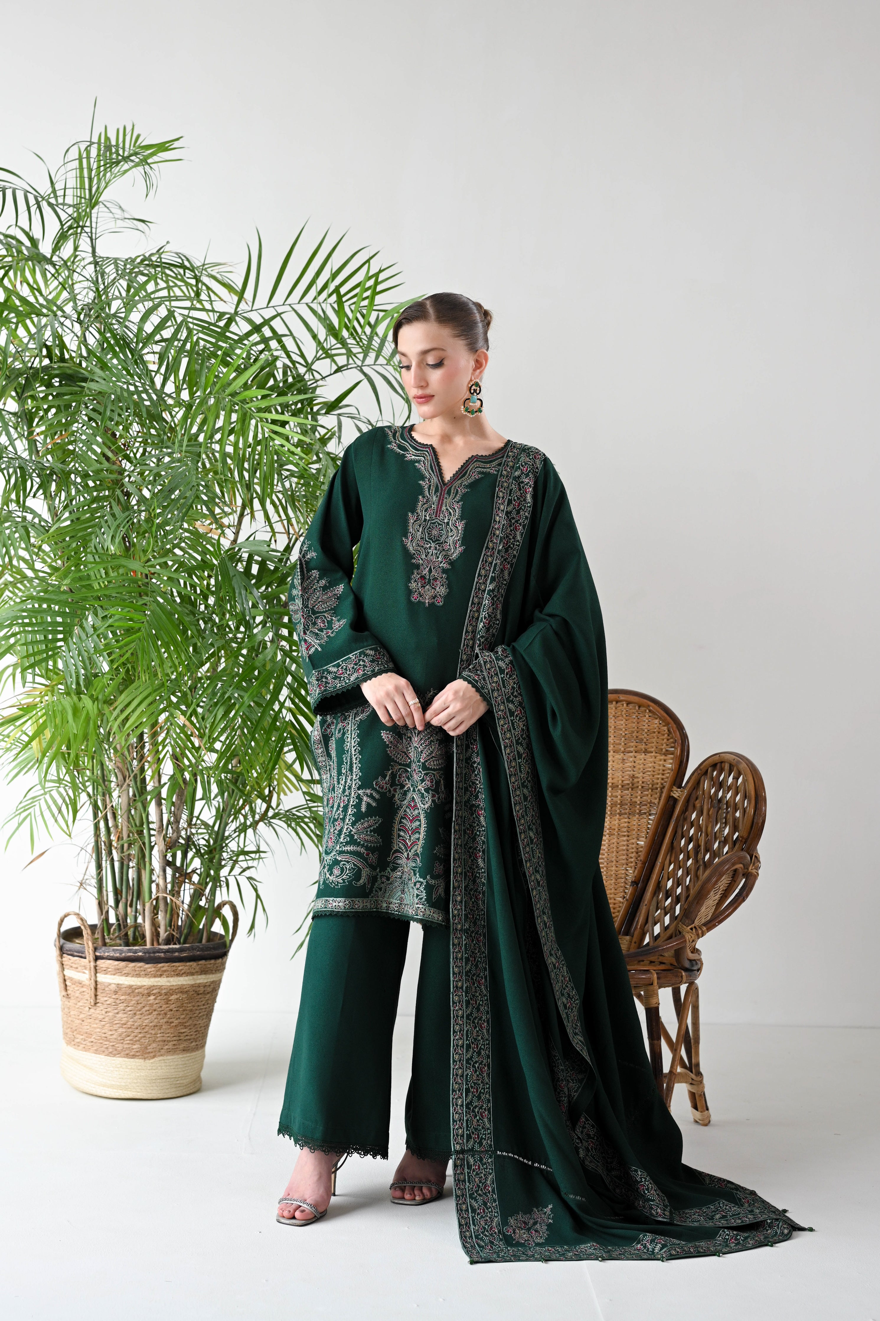 DEEP EMERALD LUXURY EMBROIDERED KARANDI SET (NEL-24637)