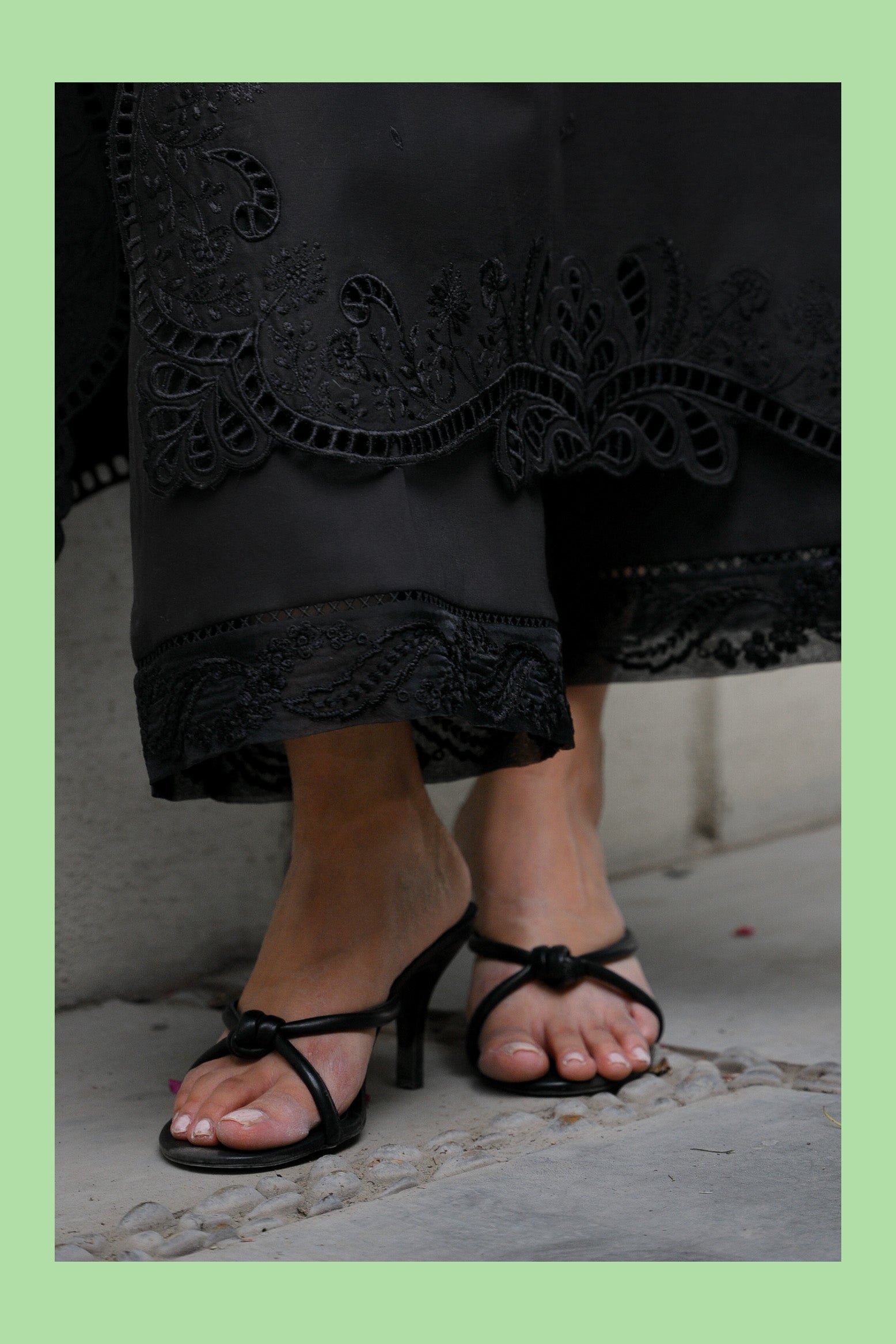 Black Knot Heels